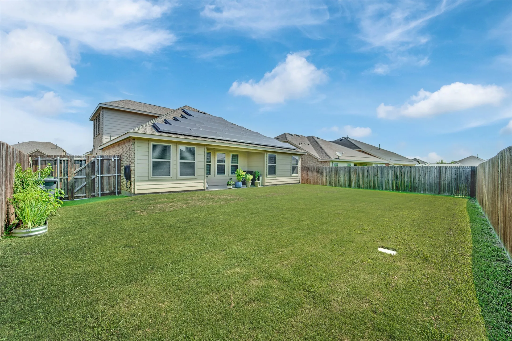 Single Family Residence For Sale in Tarrant County , 702 Pearl Way, Arlington, Texas 76002, 4 Bedroom, 3 Bathroom, 2 Garage spaces, 2,213 Sqft, built in 2018, mls#21337038, Real Estate Agent in Arlington, Homes For Sale in Tarrant county, Homes For Sale in Arlington, Realtor in Arlington Texas, Real Estate Brokerage Independent Realty Texas, Luminita Cordes Realtor