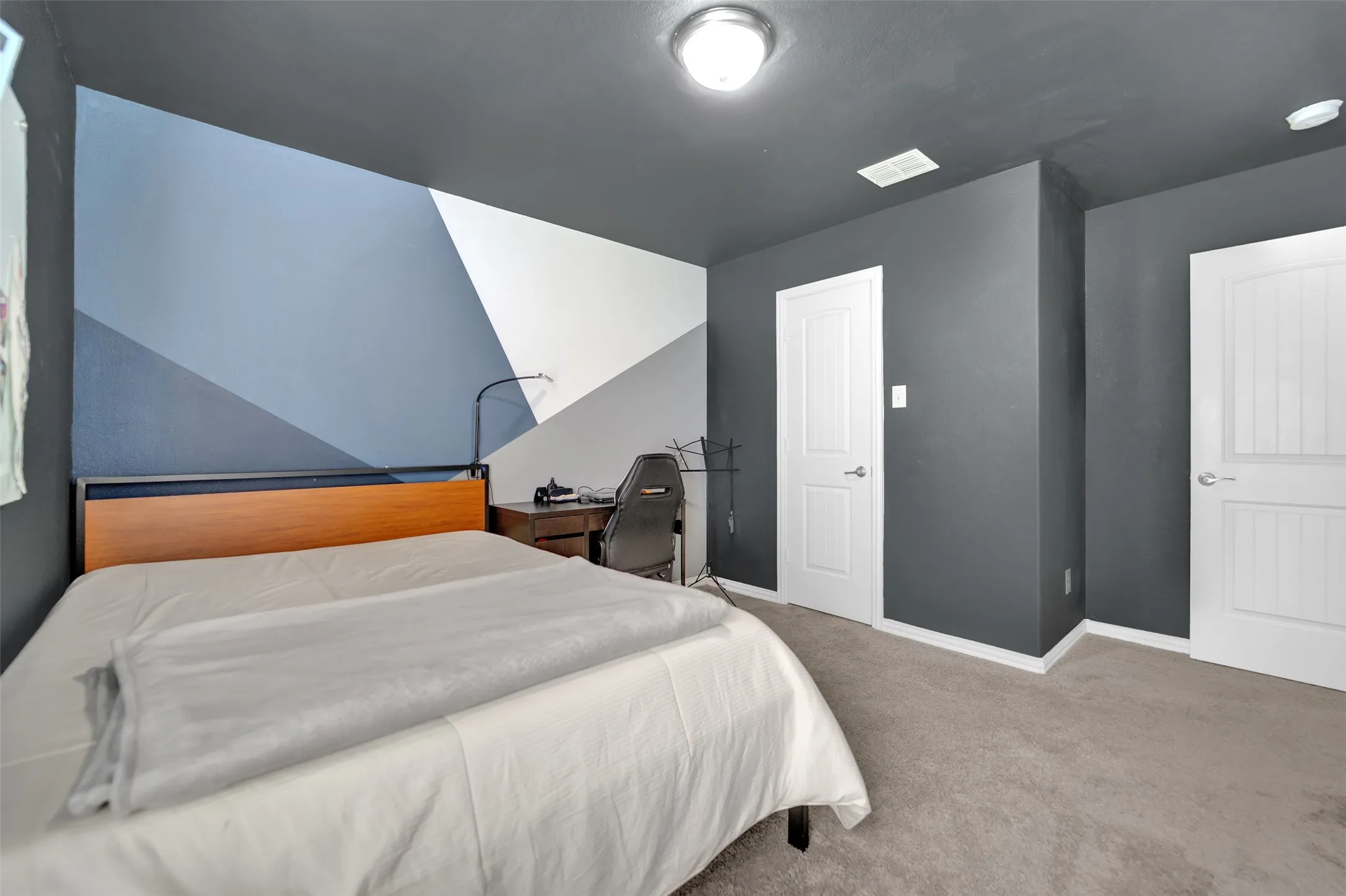 Single Family Residence For Sale in Tarrant County , 702 Pearl Way, Arlington, Texas 76002, 4 Bedroom, 3 Bathroom, 2 Garage spaces, 2,213 Sqft, built in 2018, mls#21337038, Real Estate Agent in Arlington, Homes For Sale in Tarrant county, Homes For Sale in Arlington, Realtor in Arlington Texas, Real Estate Brokerage Independent Realty Texas, Luminita Cordes Realtor