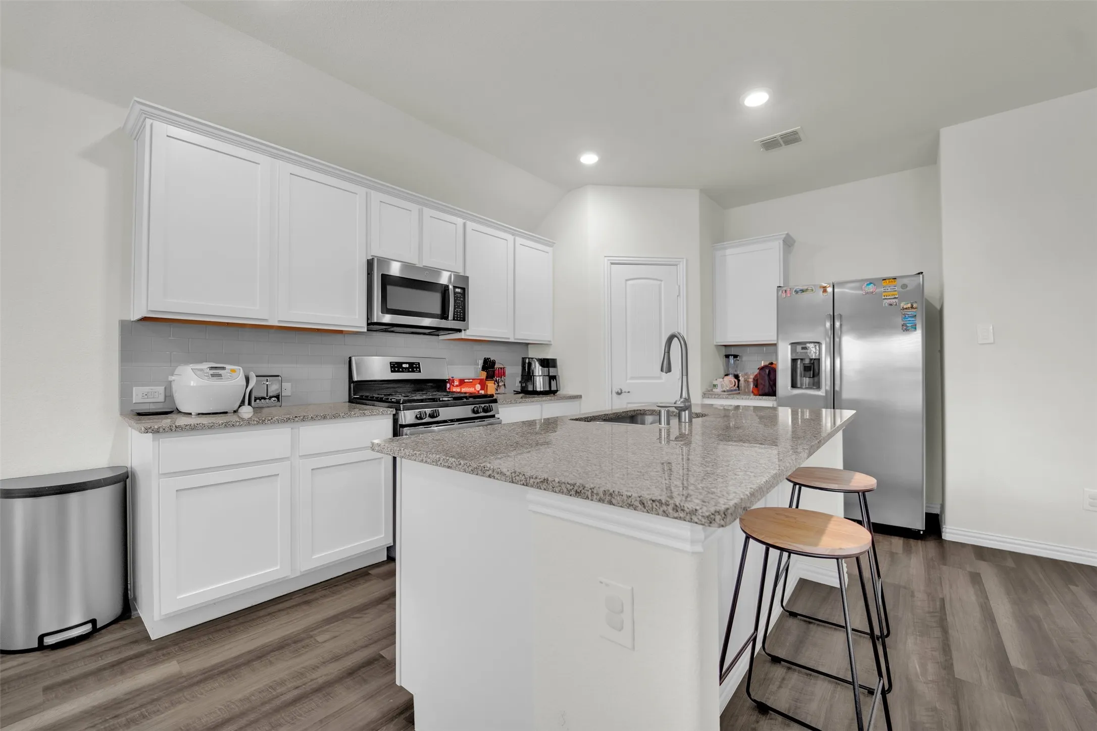 Single Family Residence For Sale in Tarrant County , 702 Pearl Way, Arlington, Texas 76002, 4 Bedroom, 3 Bathroom, 2 Garage spaces, 2,213 Sqft, built in 2018, mls#21337038, Real Estate Agent in Arlington, Homes For Sale in Tarrant county, Homes For Sale in Arlington, Realtor in Arlington Texas, Real Estate Brokerage Independent Realty Texas, Luminita Cordes Realtor