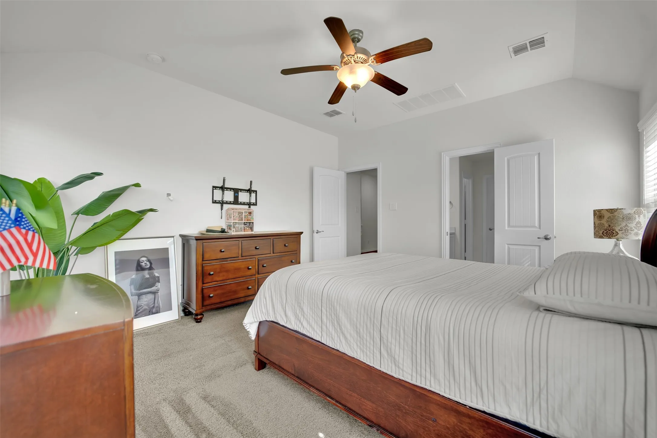Single Family Residence For Sale in Tarrant County , 702 Pearl Way, Arlington, Texas 76002, 4 Bedroom, 3 Bathroom, 2 Garage spaces, 2,213 Sqft, built in 2018, mls#21337038, Real Estate Agent in Arlington, Homes For Sale in Tarrant county, Homes For Sale in Arlington, Realtor in Arlington Texas, Real Estate Brokerage Independent Realty Texas, Luminita Cordes Realtor