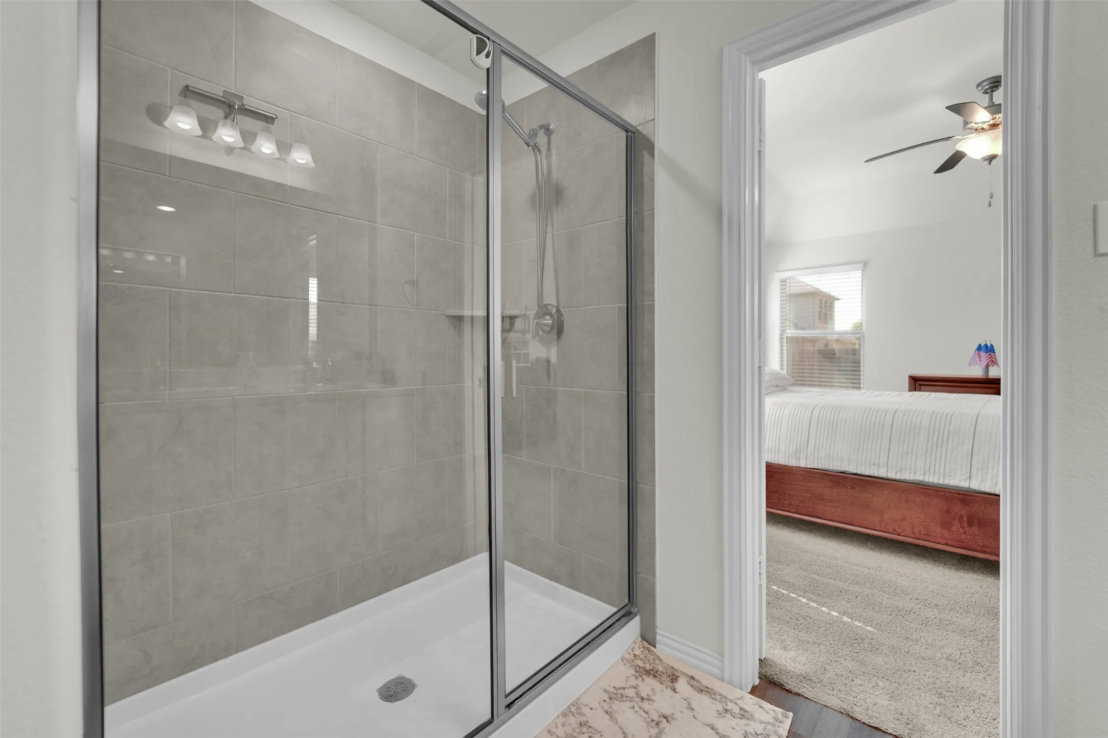 Single Family Residence For Sale in Tarrant County , 702 Pearl Way, Arlington, Texas 76002, 4 Bedroom, 3 Bathroom, 2 Garage spaces, 2,213 Sqft, built in 2018, mls#21337038, Real Estate Agent in Arlington, Homes For Sale in Tarrant county, Homes For Sale in Arlington, Realtor in Arlington Texas, Real Estate Brokerage Independent Realty Texas, Luminita Cordes Realtor