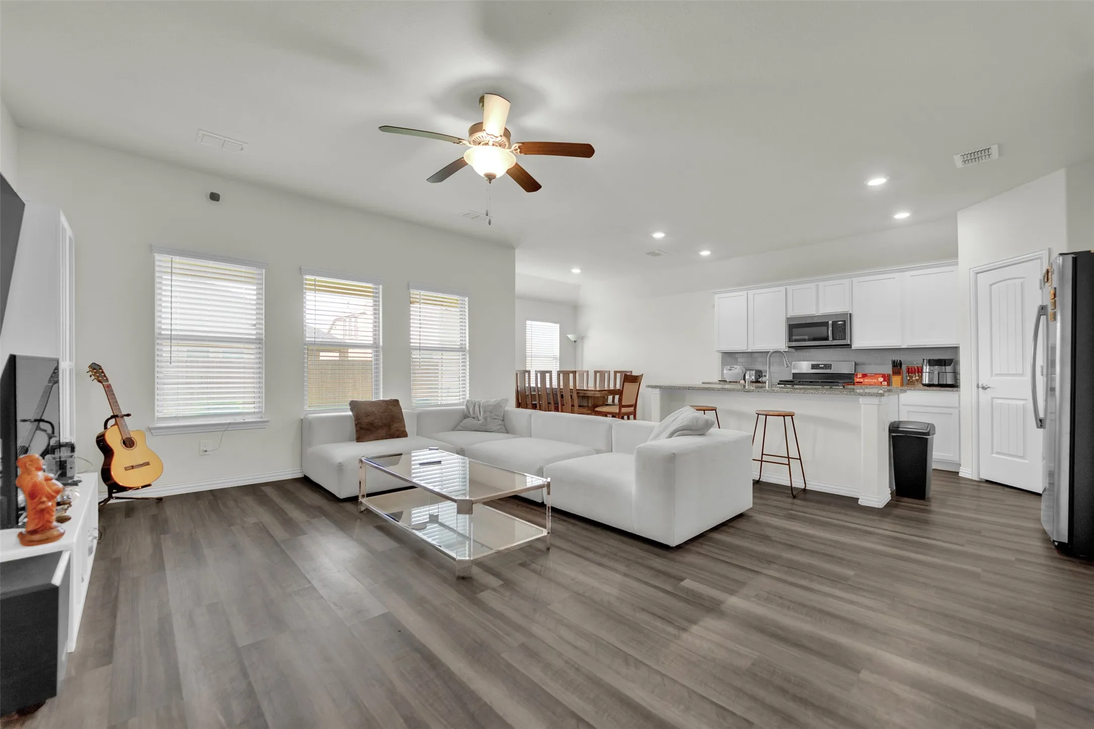 Single Family Residence For Sale in Tarrant County , 702 Pearl Way, Arlington, Texas 76002, 4 Bedroom, 3 Bathroom, 2 Garage spaces, 2,213 Sqft, built in 2018, mls#21337038, Real Estate Agent in Arlington, Homes For Sale in Tarrant county, Homes For Sale in Arlington, Realtor in Arlington Texas, Real Estate Brokerage Independent Realty Texas, Luminita Cordes Realtor