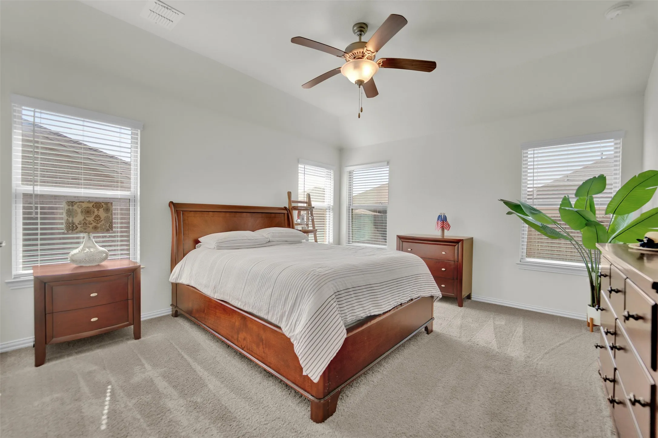 Single Family Residence For Sale in Tarrant County , 702 Pearl Way, Arlington, Texas 76002, 4 Bedroom, 3 Bathroom, 2 Garage spaces, 2,213 Sqft, built in 2018, mls#21337038, Real Estate Agent in Arlington, Homes For Sale in Tarrant county, Homes For Sale in Arlington, Realtor in Arlington Texas, Real Estate Brokerage Independent Realty Texas, Luminita Cordes Realtor