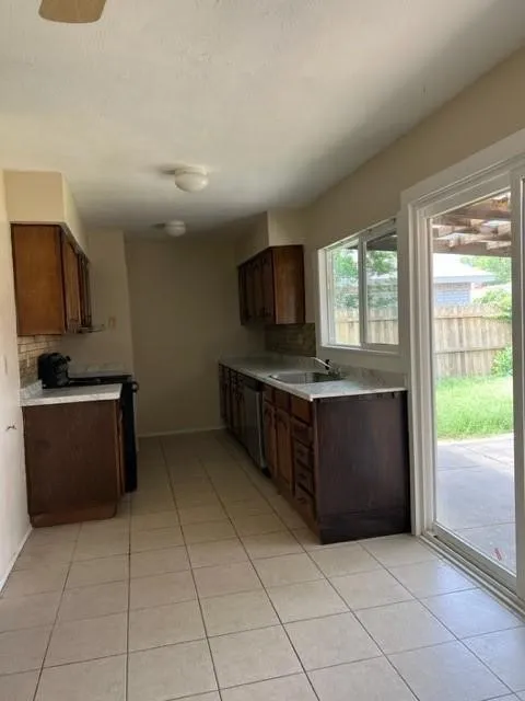 Single Family Residence For Rent in Collin County , 6525 Ember Court, Plano, Texas 75023, 3 Bedroom, 2 Bathroom, 2 Garage spaces, 1,717 Sqft, built in 1978, mls#21339549, Real Estate Agent in Plano, Homes For Rent in Collin county, Homes For Rent in Plano, Realtor in Plano Texas, Real Estate Brokerage Independent Realty Texas, Luminita Cordes Realtor