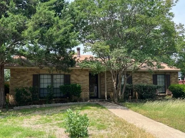 Single Family Residence For Rent in Collin County , 6525 Ember Court, Plano, Texas 75023, 3 Bedroom, 2 Bathroom, 2 Garage spaces, 1,717 Sqft, built in 1978, mls#21339549, Real Estate Agent in Plano, Homes For Rent in Collin county, Homes For Rent in Plano, Realtor in Plano Texas, Real Estate Brokerage Independent Realty Texas, Luminita Cordes Realtor