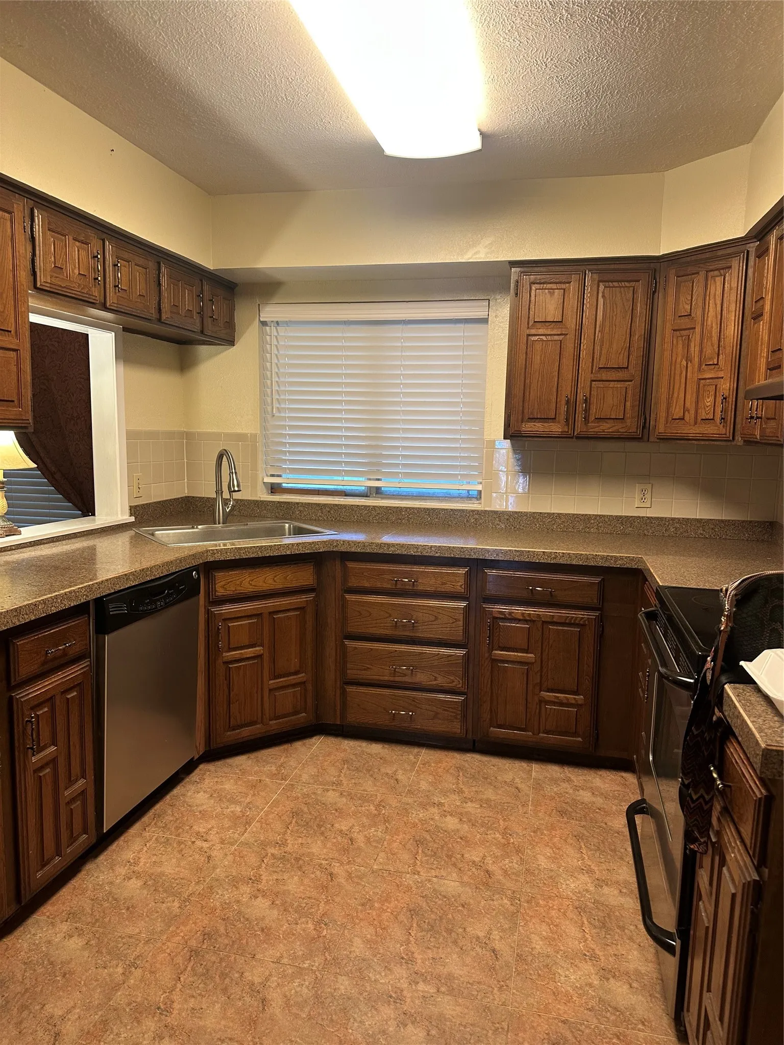 Single Family Residence For Sale in Tarrant County , 3701 South Court, Fort Worth, Texas 76133, 3 Bedroom, 2 Bathroom, 2 Garage spaces, 1,810 Sqft, built in 1979, Price $289,000, mls#21331394, Real Estate Agent in Fort Worth, Homes For Sale in Tarrant county, Homes For Sale in Fort Worth, Realtor in Fort Worth Texas, Real Estate Brokerage Independent Realty Texas, Luminita Cordes Realtor