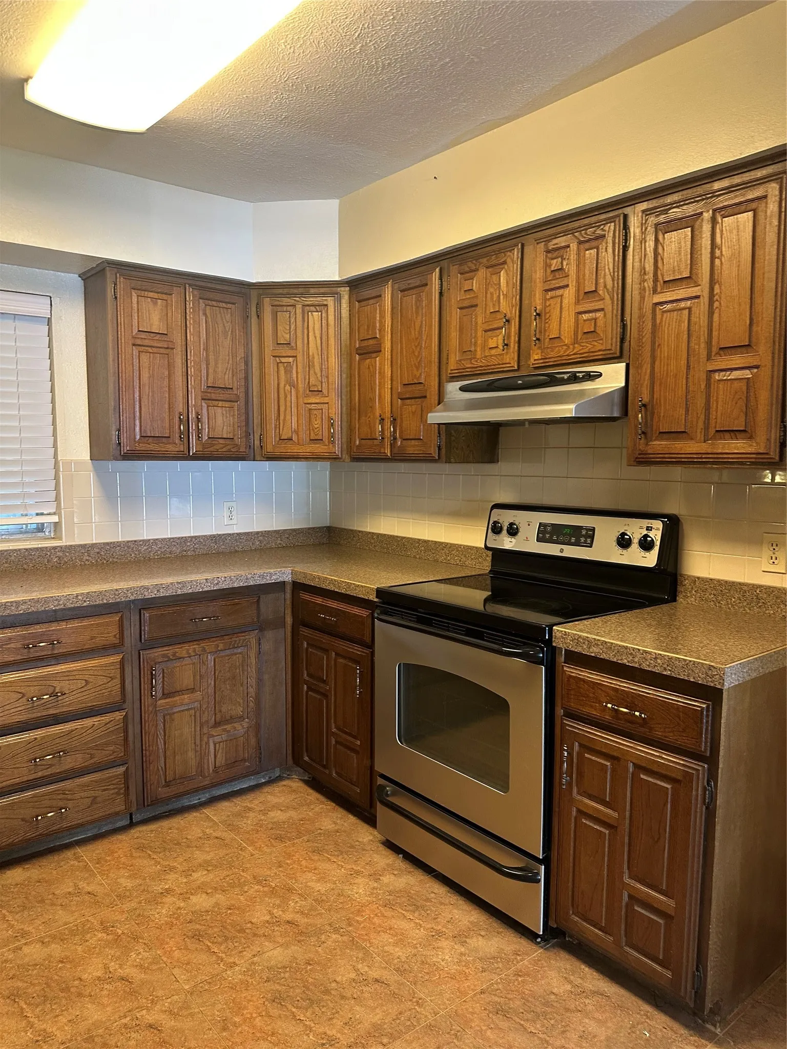 Single Family Residence For Sale in Tarrant County , 3701 South Court, Fort Worth, Texas 76133, 3 Bedroom, 2 Bathroom, 2 Garage spaces, 1,810 Sqft, built in 1979, Price $289,000, mls#21331394, Real Estate Agent in Fort Worth, Homes For Sale in Tarrant county, Homes For Sale in Fort Worth, Realtor in Fort Worth Texas, Real Estate Brokerage Independent Realty Texas, Luminita Cordes Realtor