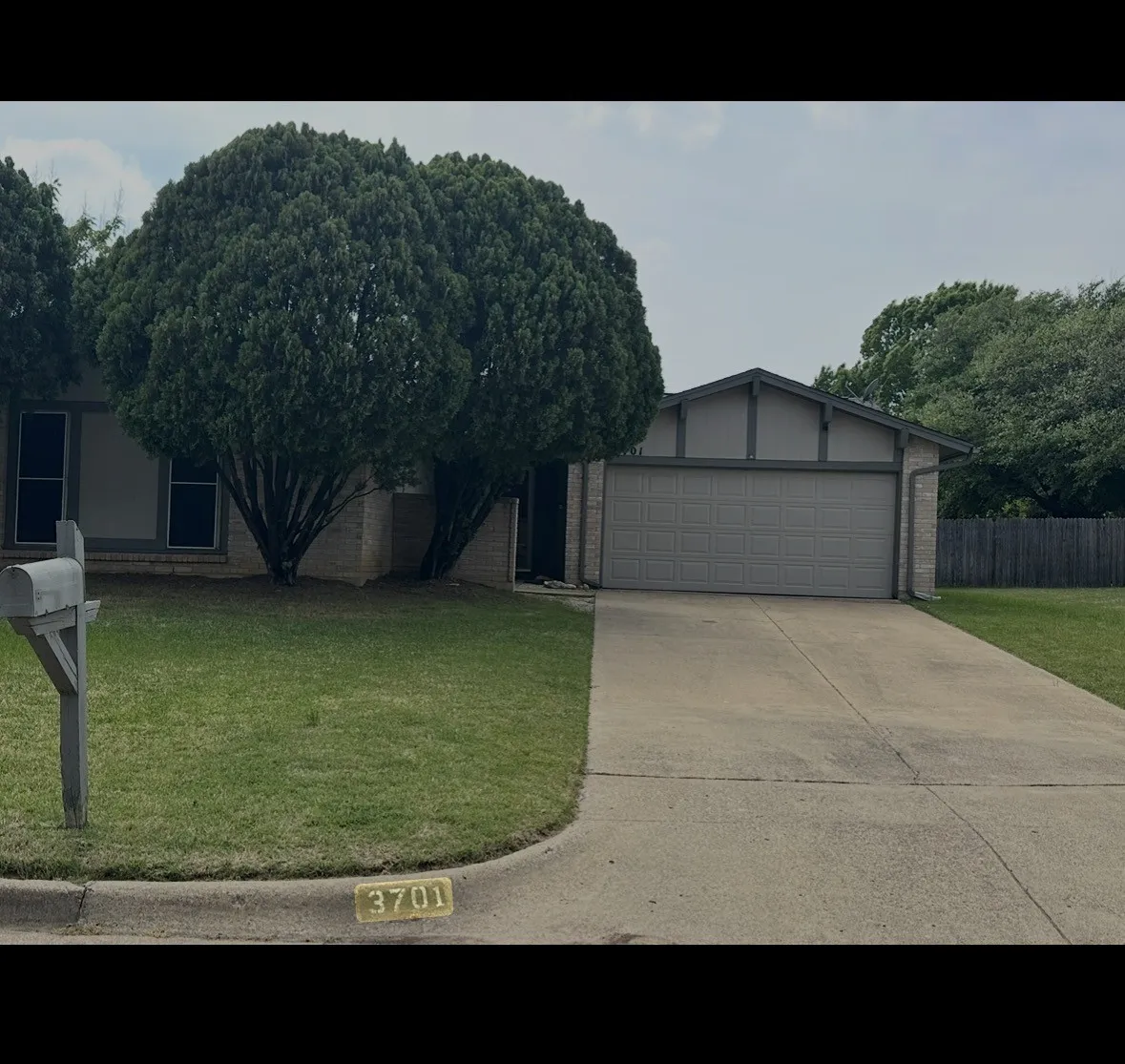 Single Family Residence For Sale in Tarrant County , 3701 South Court, Fort Worth, Texas 76133, 3 Bedroom, 2 Bathroom, 2 Garage spaces, 1,810 Sqft, built in 1979, Price $289,000, mls#21331394, Real Estate Agent in Fort Worth, Homes For Sale in Tarrant county, Homes For Sale in Fort Worth, Realtor in Fort Worth Texas, Real Estate Brokerage Independent Realty Texas, Luminita Cordes Realtor