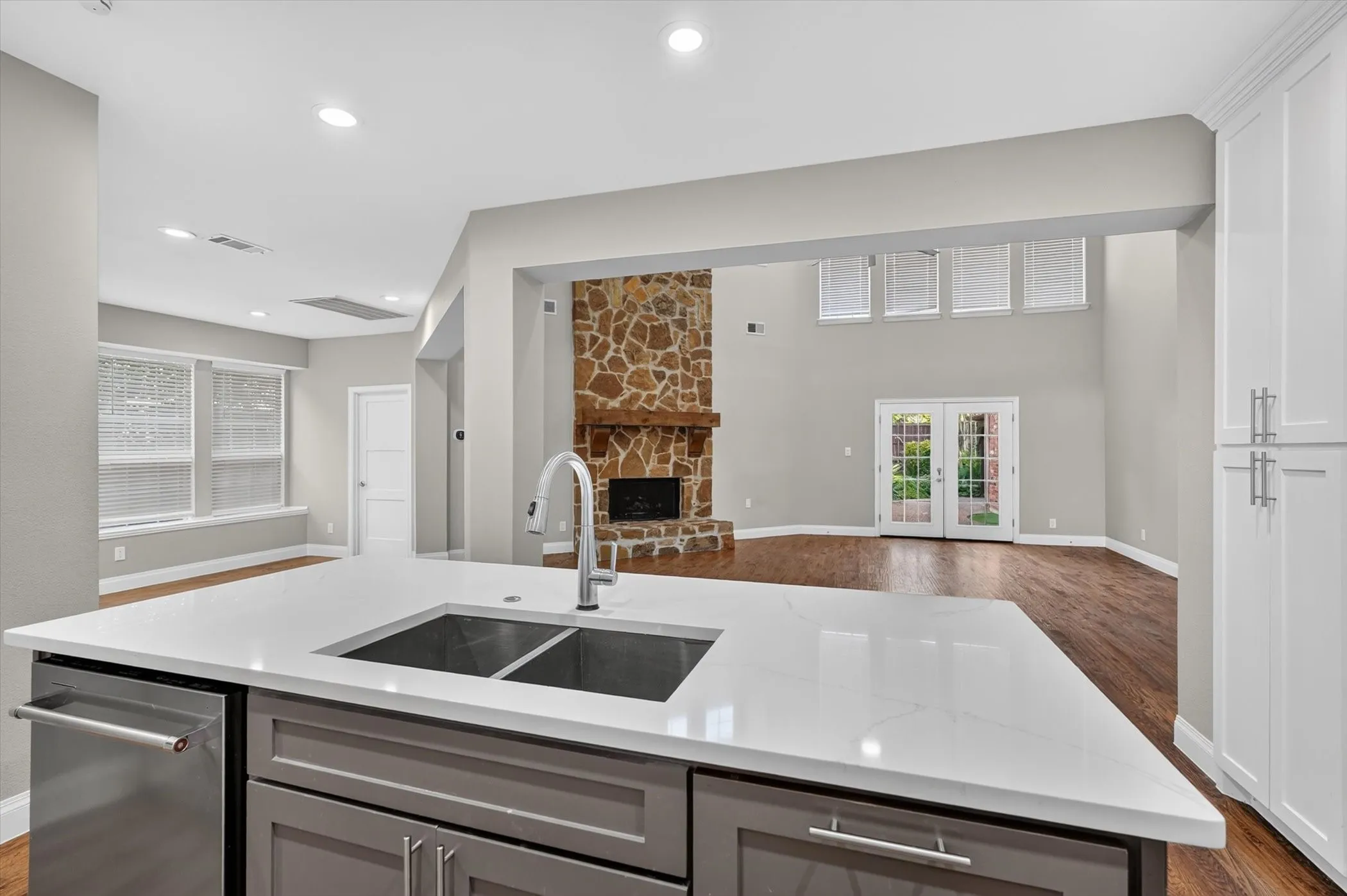 Single Family Residence For Sale in Dallas County , 4209 Pinecreek Drive, Rowlett, Texas 75088, 4 Bedroom, 4 Bathroom, 3 Garage spaces, 3,619 Sqft, built in 1998, mls#21338180, Real Estate Agent in Rowlett, Homes For Sale in Dallas county, Homes For Sale in Rowlett, Realtor in Rowlett Texas, Real Estate Brokerage Independent Realty Texas, Luminita Cordes Realtor
