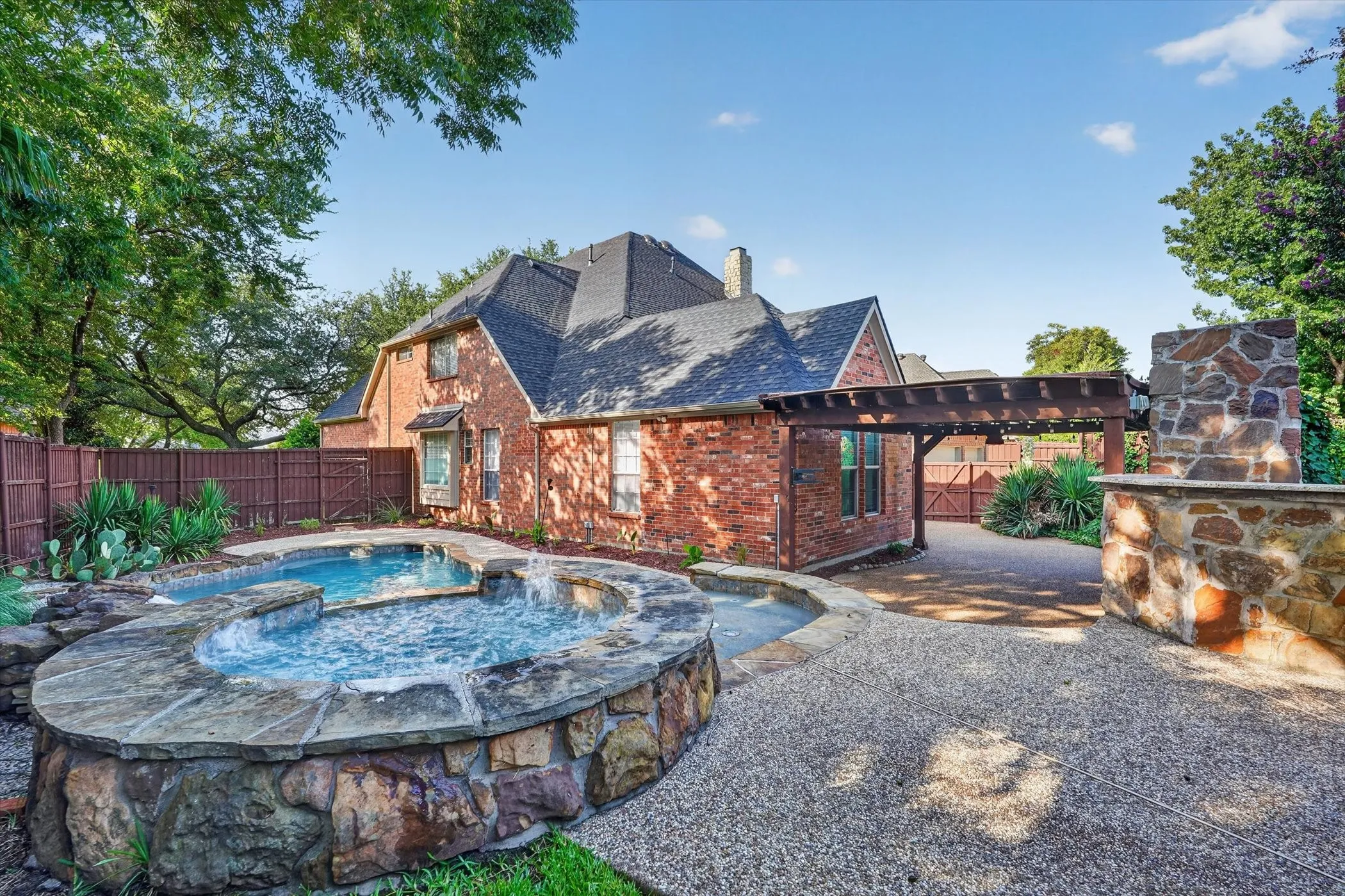 Single Family Residence For Sale in Dallas County , 4209 Pinecreek Drive, Rowlett, Texas 75088, 4 Bedroom, 4 Bathroom, 3 Garage spaces, 3,619 Sqft, built in 1998, mls#21338180, Real Estate Agent in Rowlett, Homes For Sale in Dallas county, Homes For Sale in Rowlett, Realtor in Rowlett Texas, Real Estate Brokerage Independent Realty Texas, Luminita Cordes Realtor