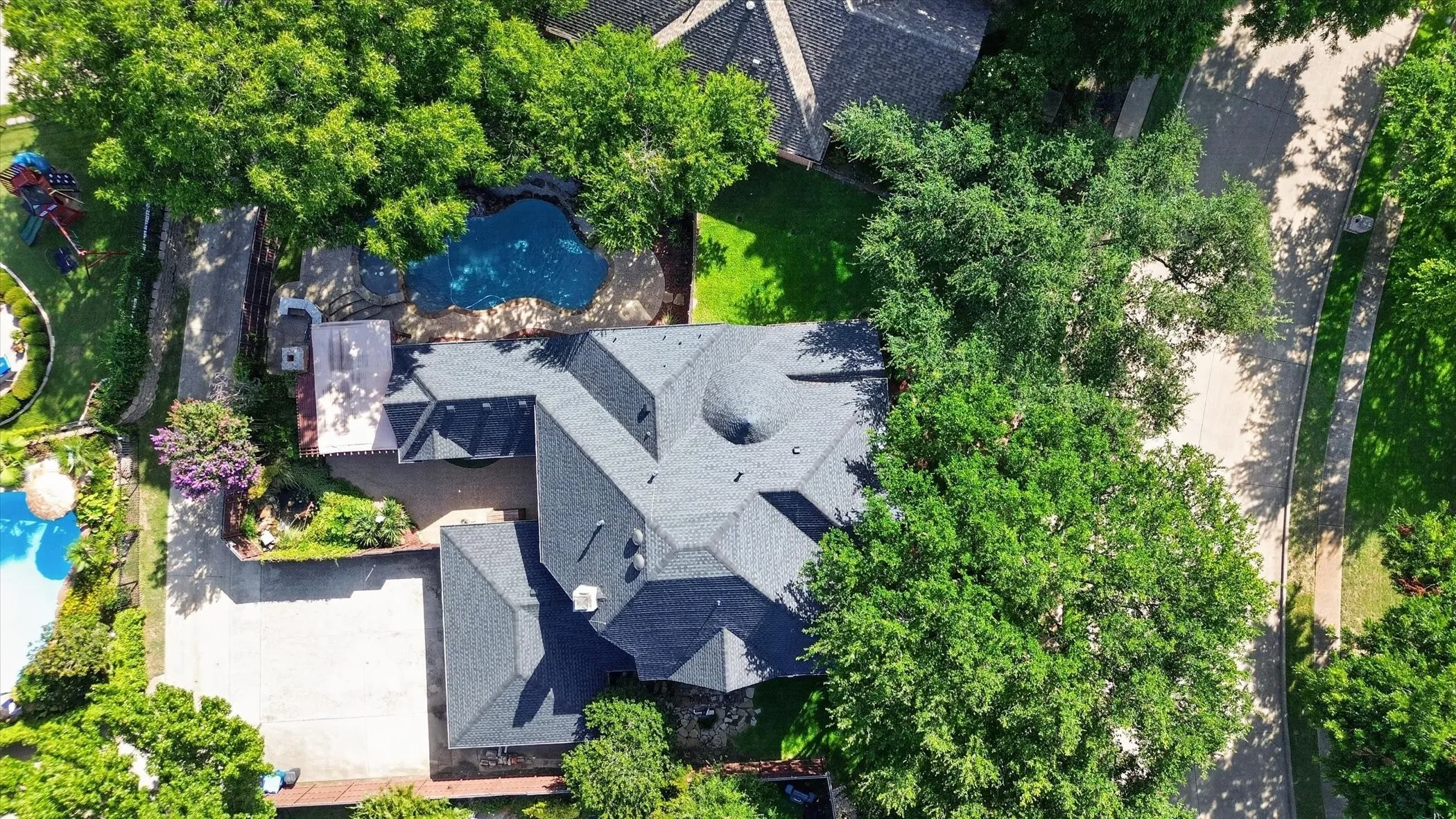 Single Family Residence For Sale in Dallas County , 4209 Pinecreek Drive, Rowlett, Texas 75088, 4 Bedroom, 4 Bathroom, 3 Garage spaces, 3,619 Sqft, built in 1998, mls#21338180, Real Estate Agent in Rowlett, Homes For Sale in Dallas county, Homes For Sale in Rowlett, Realtor in Rowlett Texas, Real Estate Brokerage Independent Realty Texas, Luminita Cordes Realtor