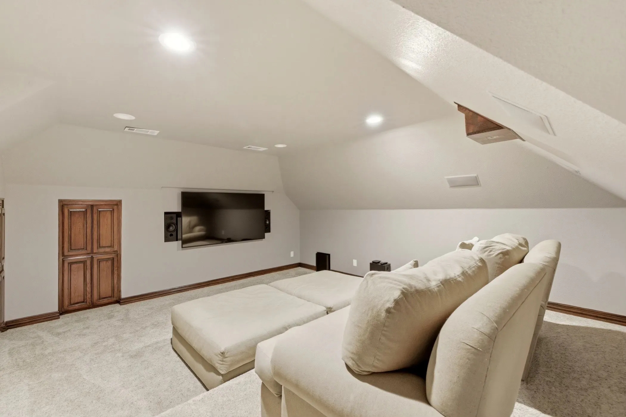 Single Family Residence For Sale in Denton County , 400 Porter Road, Bartonville, Texas 76226, 4 Bedroom, 6 Bathroom, 3 Garage spaces, 6,140 Sqft, built in 1999, Price $3,587,500, mls#21336273, Real Estate Agent in Bartonville, Homes For Sale in Denton county, Homes For Sale in Bartonville, Realtor in Bartonville Texas, Real Estate Brokerage Independent Realty Texas, Luminita Cordes Realtor