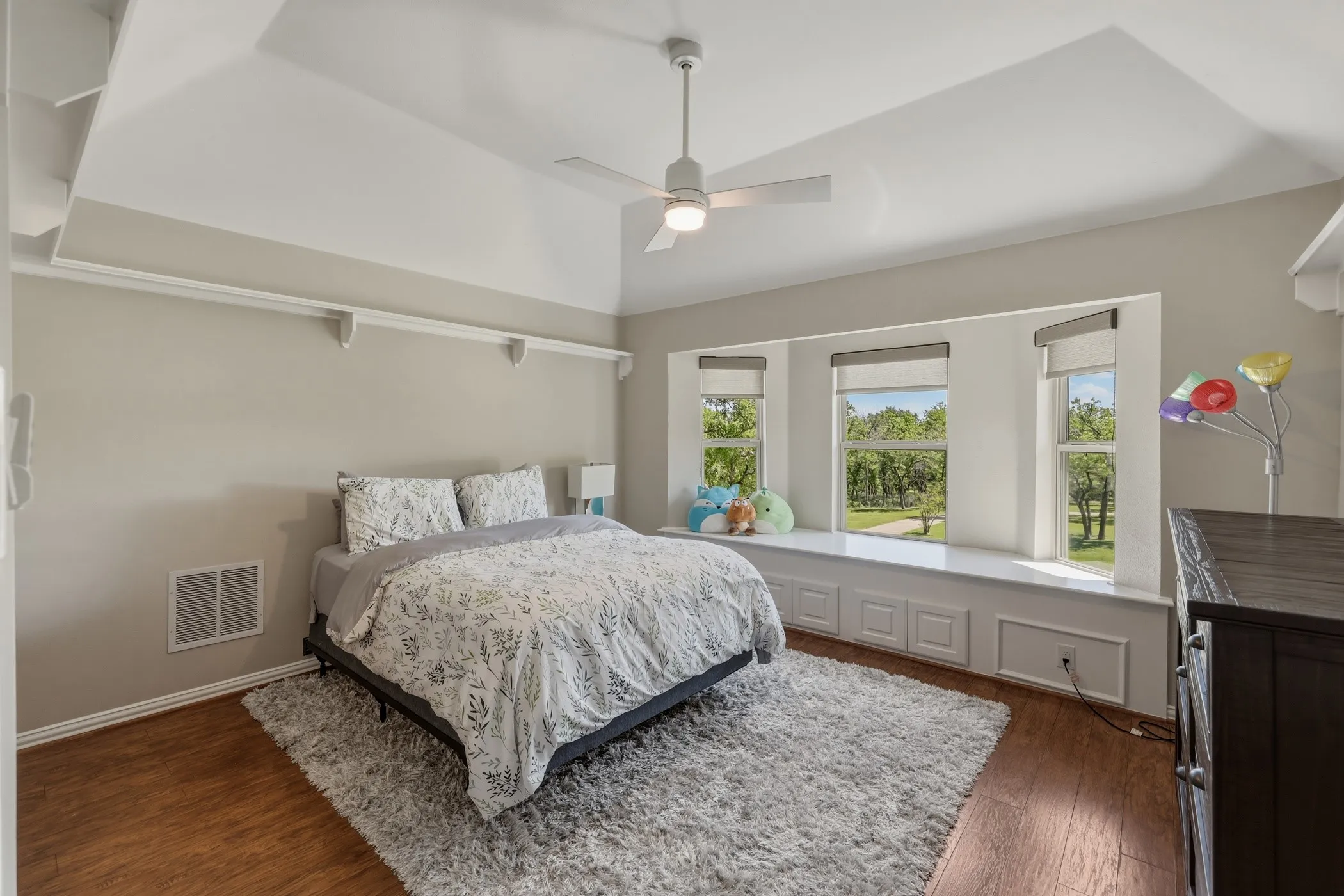 Single Family Residence For Sale in Denton County , 400 Porter Road, Bartonville, Texas 76226, 4 Bedroom, 6 Bathroom, 3 Garage spaces, 6,140 Sqft, built in 1999, Price $3,587,500, mls#21336273, Real Estate Agent in Bartonville, Homes For Sale in Denton county, Homes For Sale in Bartonville, Realtor in Bartonville Texas, Real Estate Brokerage Independent Realty Texas, Luminita Cordes Realtor