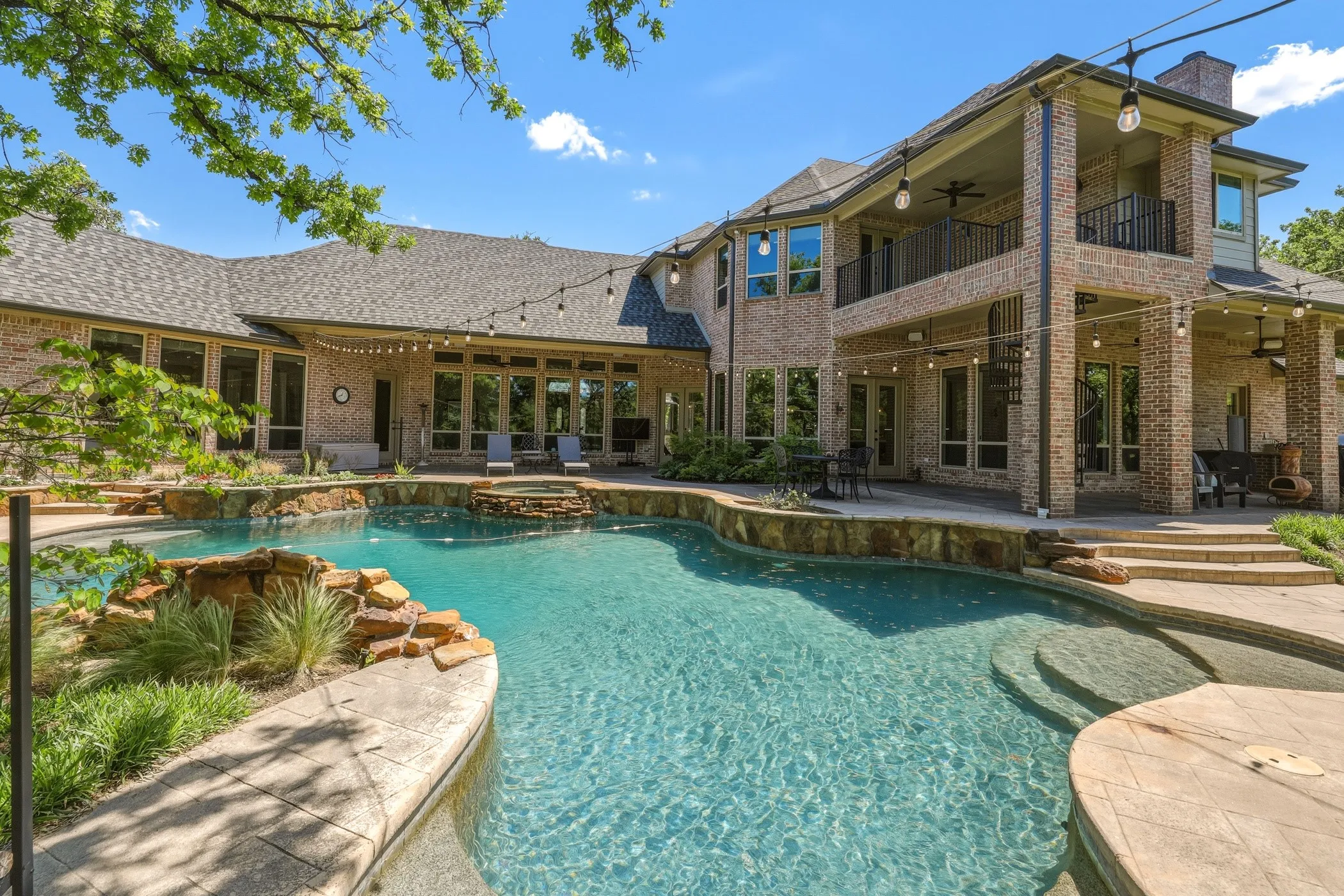 Single Family Residence For Sale in Denton County , 400 Porter Road, Bartonville, Texas 76226, 4 Bedroom, 6 Bathroom, 3 Garage spaces, 6,140 Sqft, built in 1999, Price $3,587,500, mls#21336273, Real Estate Agent in Bartonville, Homes For Sale in Denton county, Homes For Sale in Bartonville, Realtor in Bartonville Texas, Real Estate Brokerage Independent Realty Texas, Luminita Cordes Realtor