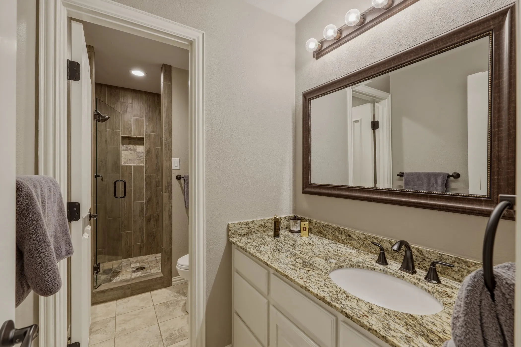 Single Family Residence For Sale in Denton County , 400 Porter Road, Bartonville, Texas 76226, 4 Bedroom, 6 Bathroom, 3 Garage spaces, 6,140 Sqft, built in 1999, Price $3,587,500, mls#21336273, Real Estate Agent in Bartonville, Homes For Sale in Denton county, Homes For Sale in Bartonville, Realtor in Bartonville Texas, Real Estate Brokerage Independent Realty Texas, Luminita Cordes Realtor