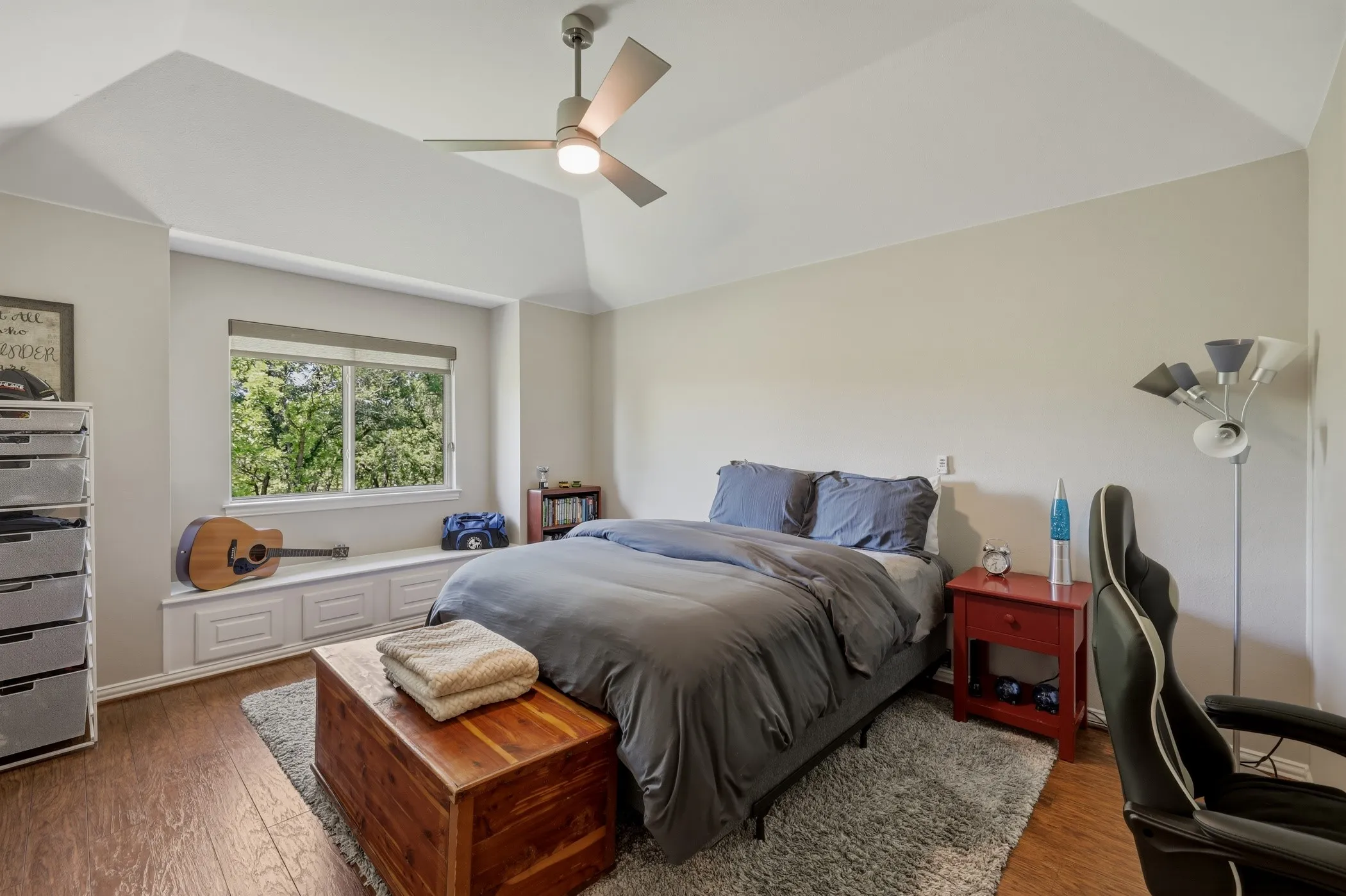 Single Family Residence For Sale in Denton County , 400 Porter Road, Bartonville, Texas 76226, 4 Bedroom, 6 Bathroom, 3 Garage spaces, 6,140 Sqft, built in 1999, Price $3,587,500, mls#21336273, Real Estate Agent in Bartonville, Homes For Sale in Denton county, Homes For Sale in Bartonville, Realtor in Bartonville Texas, Real Estate Brokerage Independent Realty Texas, Luminita Cordes Realtor