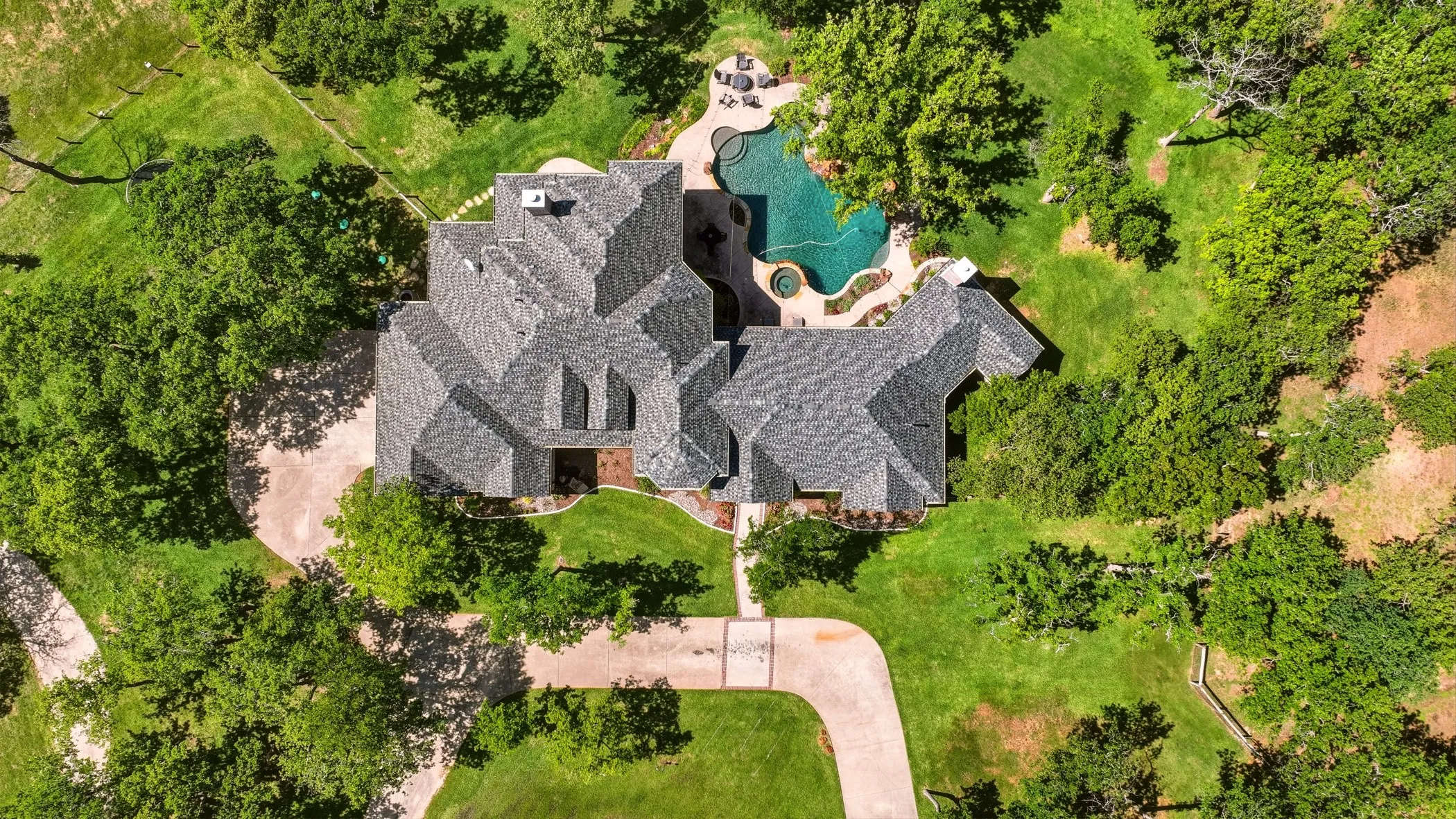 Single Family Residence For Sale in Denton County , 400 Porter Road, Bartonville, Texas 76226, 4 Bedroom, 6 Bathroom, 3 Garage spaces, 6,140 Sqft, built in 1999, Price $3,587,500, mls#21336273, Real Estate Agent in Bartonville, Homes For Sale in Denton county, Homes For Sale in Bartonville, Realtor in Bartonville Texas, Real Estate Brokerage Independent Realty Texas, Luminita Cordes Realtor