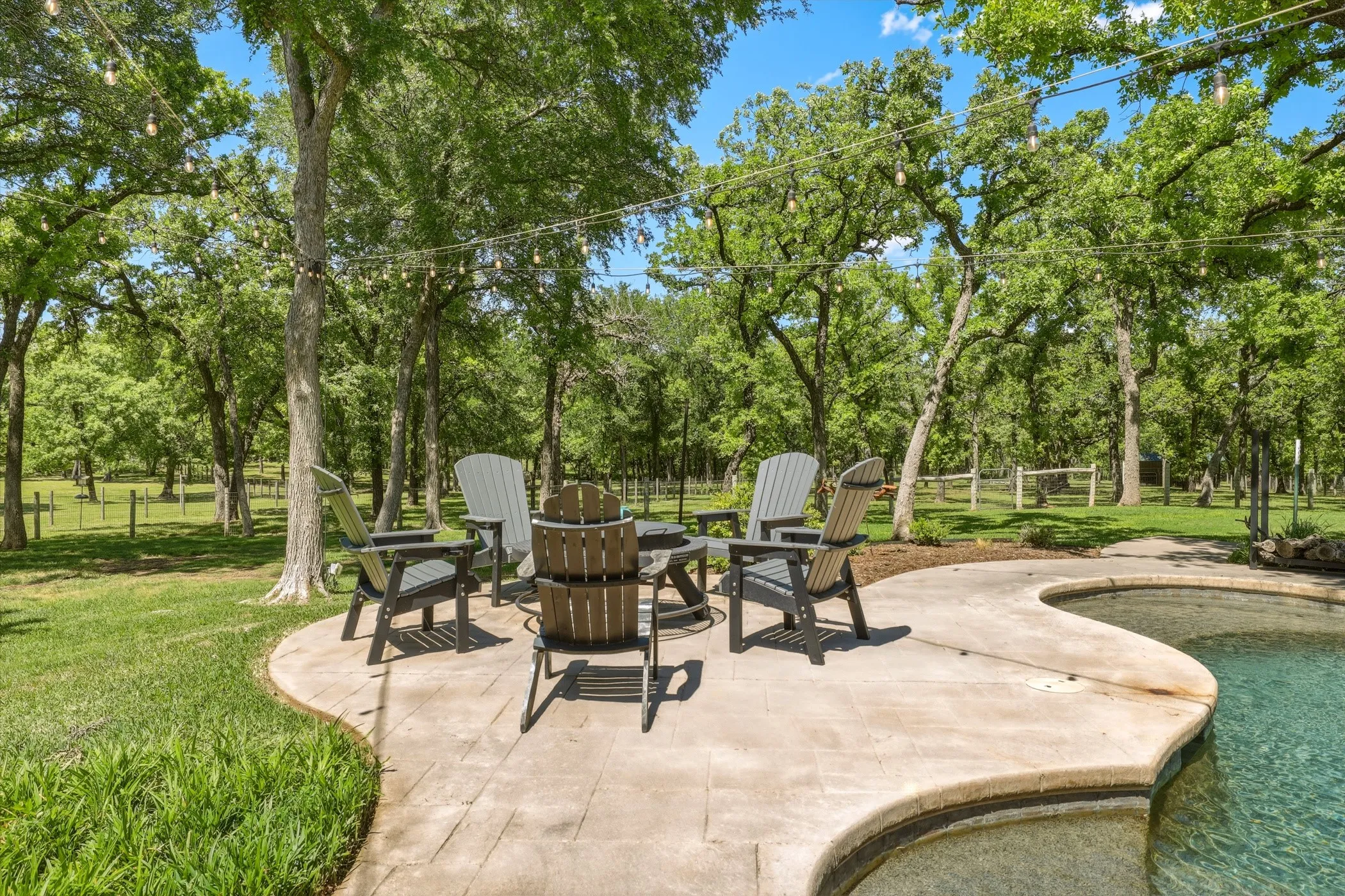 Single Family Residence For Sale in Denton County , 400 Porter Road, Bartonville, Texas 76226, 4 Bedroom, 6 Bathroom, 3 Garage spaces, 6,140 Sqft, built in 1999, Price $3,587,500, mls#21336273, Real Estate Agent in Bartonville, Homes For Sale in Denton county, Homes For Sale in Bartonville, Realtor in Bartonville Texas, Real Estate Brokerage Independent Realty Texas, Luminita Cordes Realtor