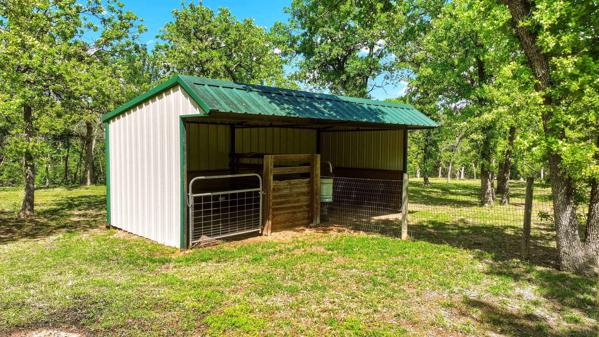 Single Family Residence For Sale in Denton County , 400 Porter Road, Bartonville, Texas 76226, 4 Bedroom, 6 Bathroom, 3 Garage spaces, 6,140 Sqft, built in 1999, Price $3,587,500, mls#21336273, Real Estate Agent in Bartonville, Homes For Sale in Denton county, Homes For Sale in Bartonville, Realtor in Bartonville Texas, Real Estate Brokerage Independent Realty Texas, Luminita Cordes Realtor