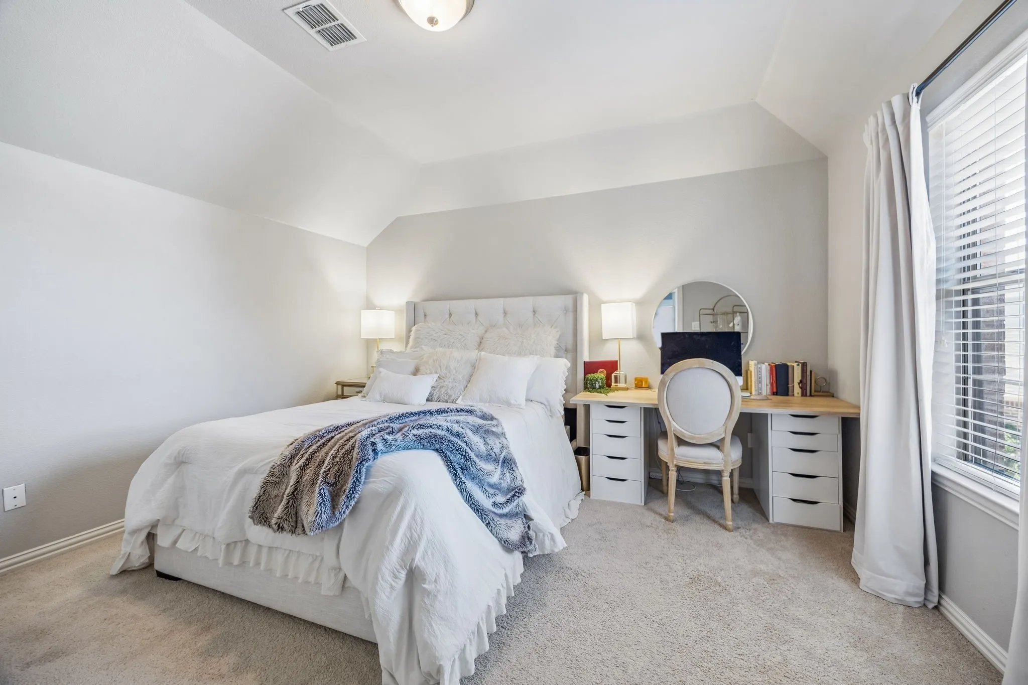 Cute secondary bedroom with nearby full bathroom