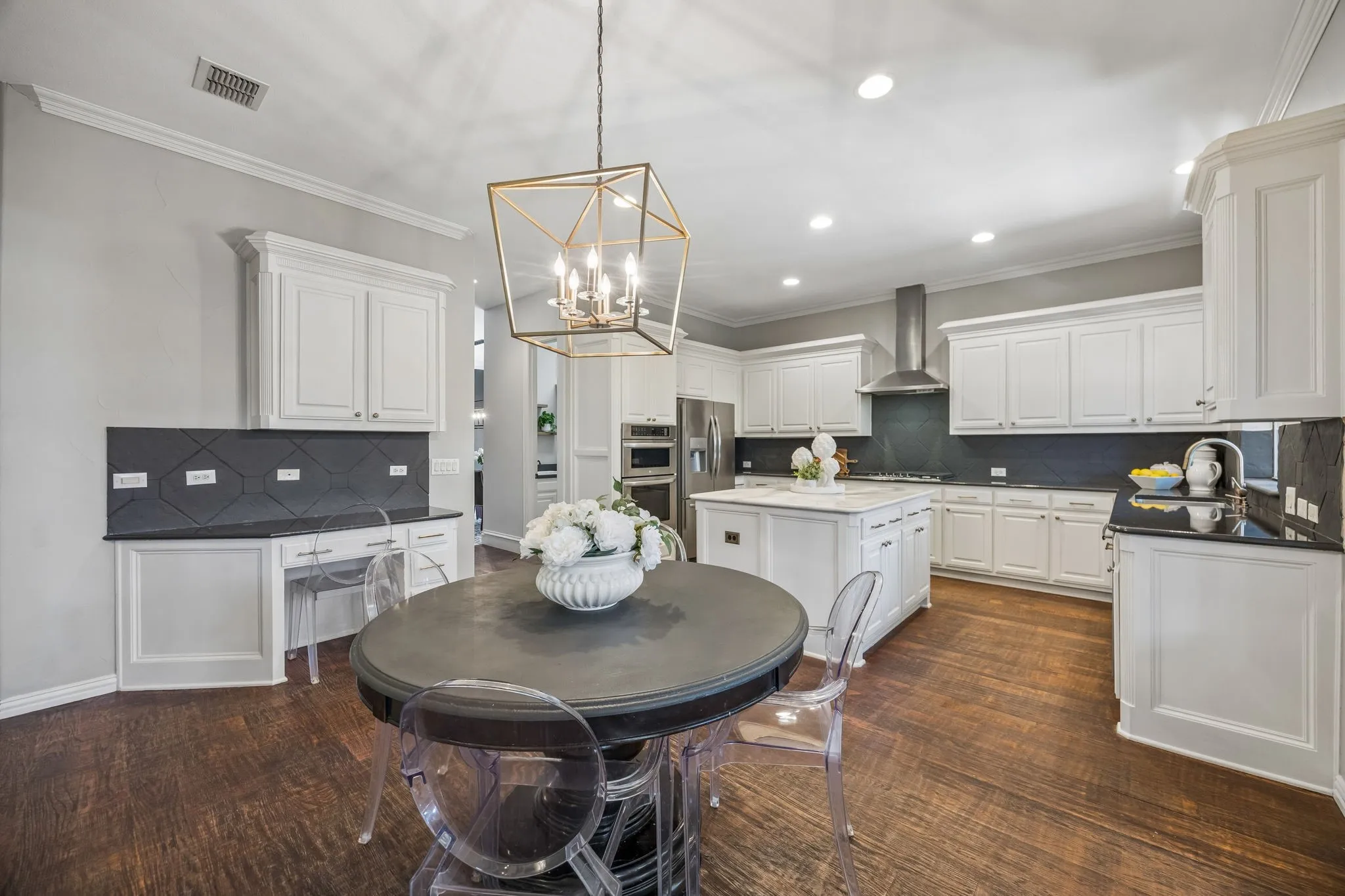 Built in desk in kitchen
