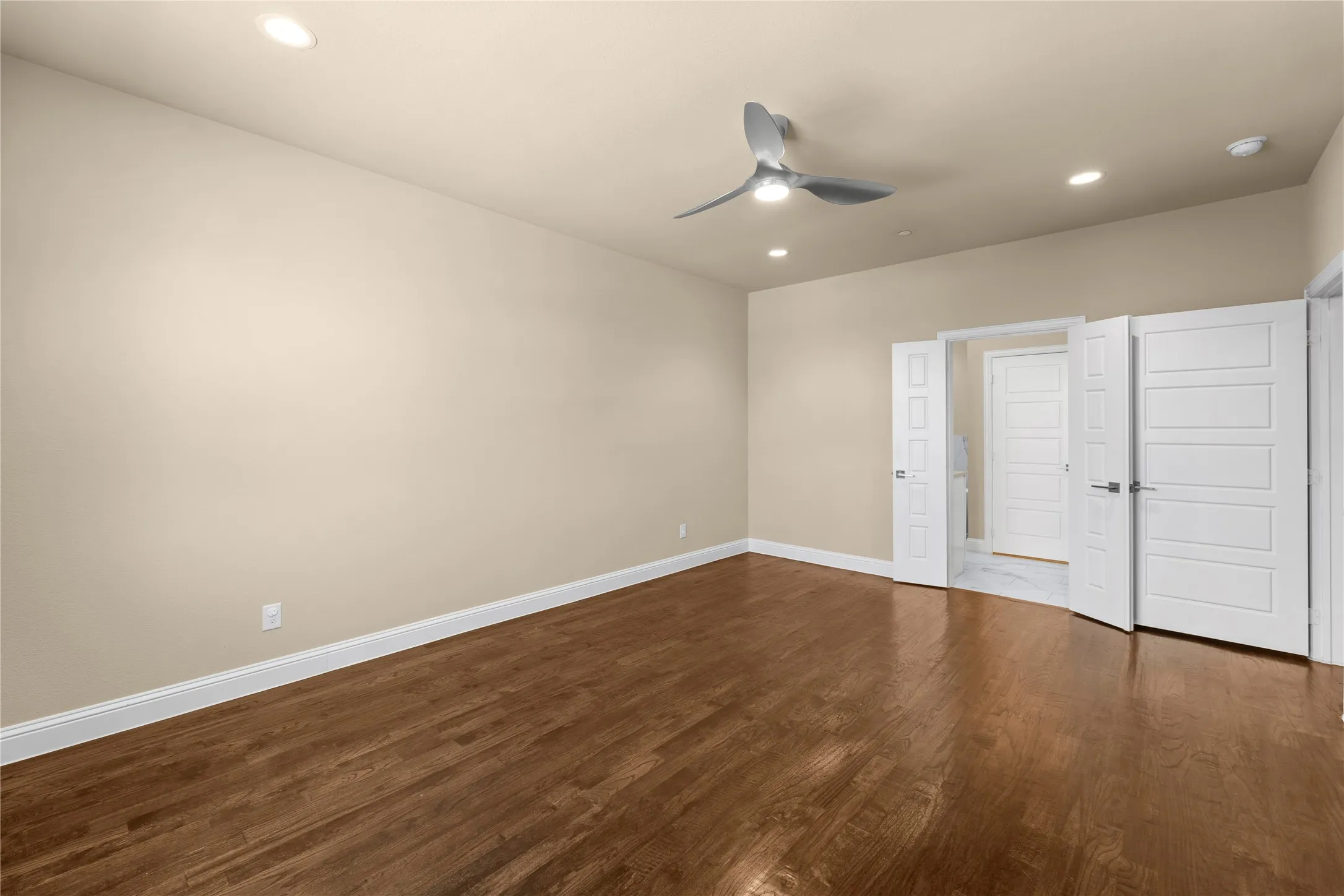 Townhouse For Rent in Denton County , 2952 Sheridan Drive, Carrollton, Texas 75010, 4 Bedroom, 4 Bathroom, 2 Garage spaces, 2,245 Sqft, built in 2018, mls#21339539, Real Estate Agent in Carrollton, Homes For Rent in Denton county, Homes For Rent in Carrollton, Realtor in Carrollton Texas, Real Estate Brokerage Independent Realty Texas, Luminita Cordes Realtor