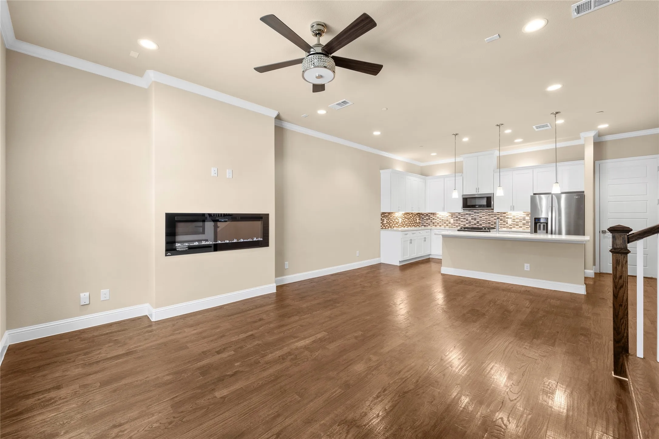 Townhouse For Rent in Denton County , 2952 Sheridan Drive, Carrollton, Texas 75010, 4 Bedroom, 4 Bathroom, 2 Garage spaces, 2,245 Sqft, built in 2018, mls#21339539, Real Estate Agent in Carrollton, Homes For Rent in Denton county, Homes For Rent in Carrollton, Realtor in Carrollton Texas, Real Estate Brokerage Independent Realty Texas, Luminita Cordes Realtor