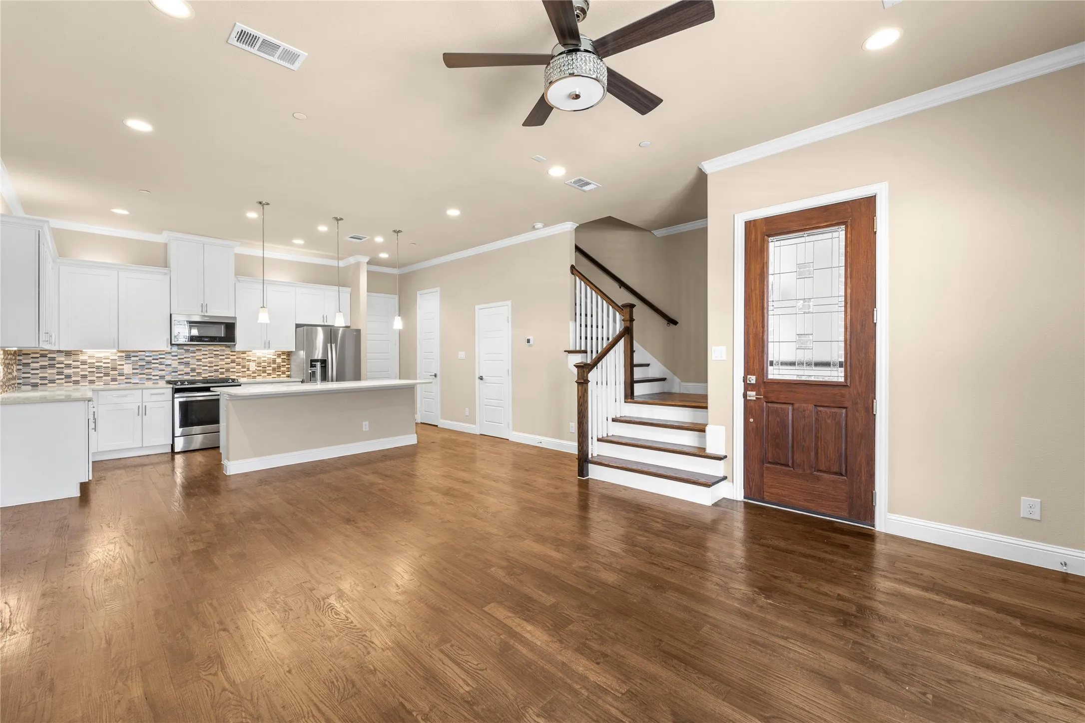 Townhouse For Rent in Denton County , 2952 Sheridan Drive, Carrollton, Texas 75010, 4 Bedroom, 4 Bathroom, 2 Garage spaces, 2,245 Sqft, built in 2018, mls#21339539, Real Estate Agent in Carrollton, Homes For Rent in Denton county, Homes For Rent in Carrollton, Realtor in Carrollton Texas, Real Estate Brokerage Independent Realty Texas, Luminita Cordes Realtor