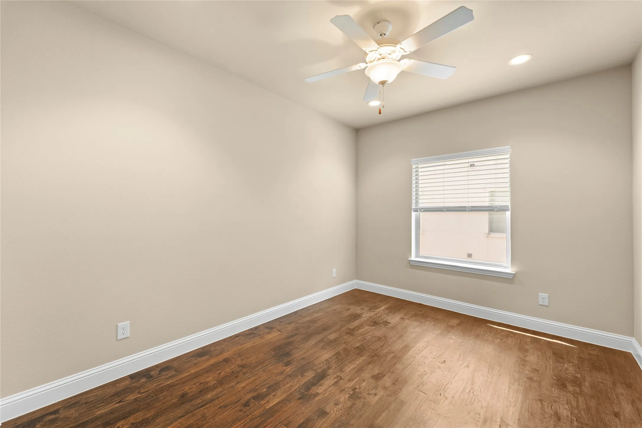 Townhouse For Rent in Denton County , 2952 Sheridan Drive, Carrollton, Texas 75010, 4 Bedroom, 4 Bathroom, 2 Garage spaces, 2,245 Sqft, built in 2018, mls#21339539, Real Estate Agent in Carrollton, Homes For Rent in Denton county, Homes For Rent in Carrollton, Realtor in Carrollton Texas, Real Estate Brokerage Independent Realty Texas, Luminita Cordes Realtor