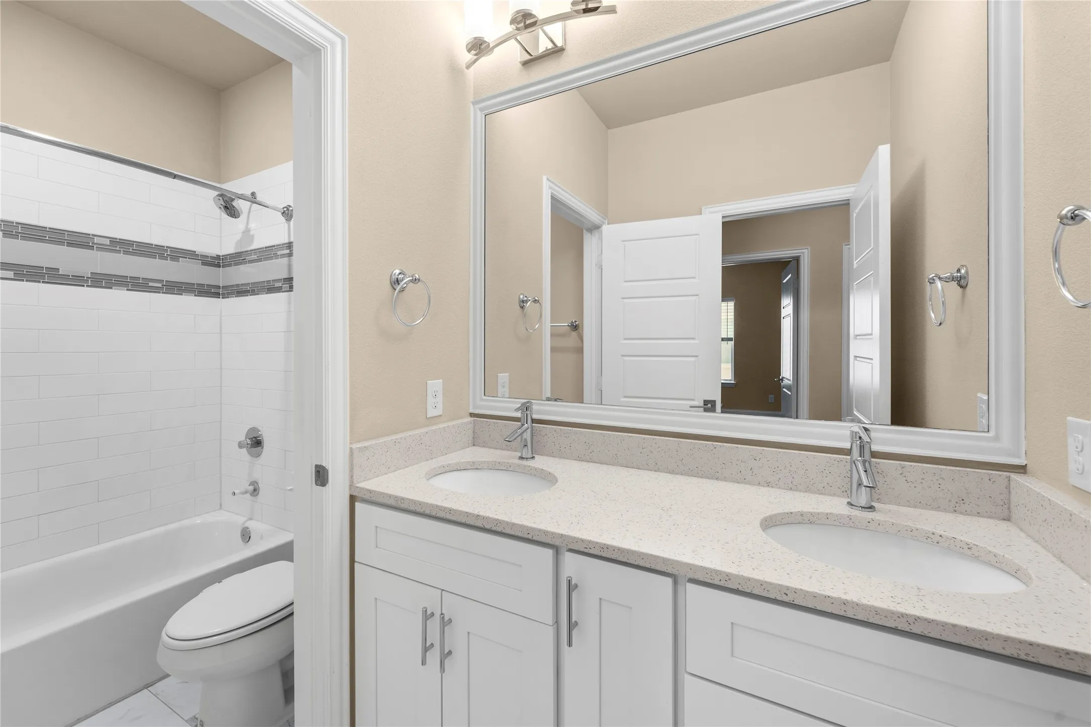 Townhouse For Rent in Denton County , 2952 Sheridan Drive, Carrollton, Texas 75010, 4 Bedroom, 4 Bathroom, 2 Garage spaces, 2,245 Sqft, built in 2018, mls#21339539, Real Estate Agent in Carrollton, Homes For Rent in Denton county, Homes For Rent in Carrollton, Realtor in Carrollton Texas, Real Estate Brokerage Independent Realty Texas, Luminita Cordes Realtor
