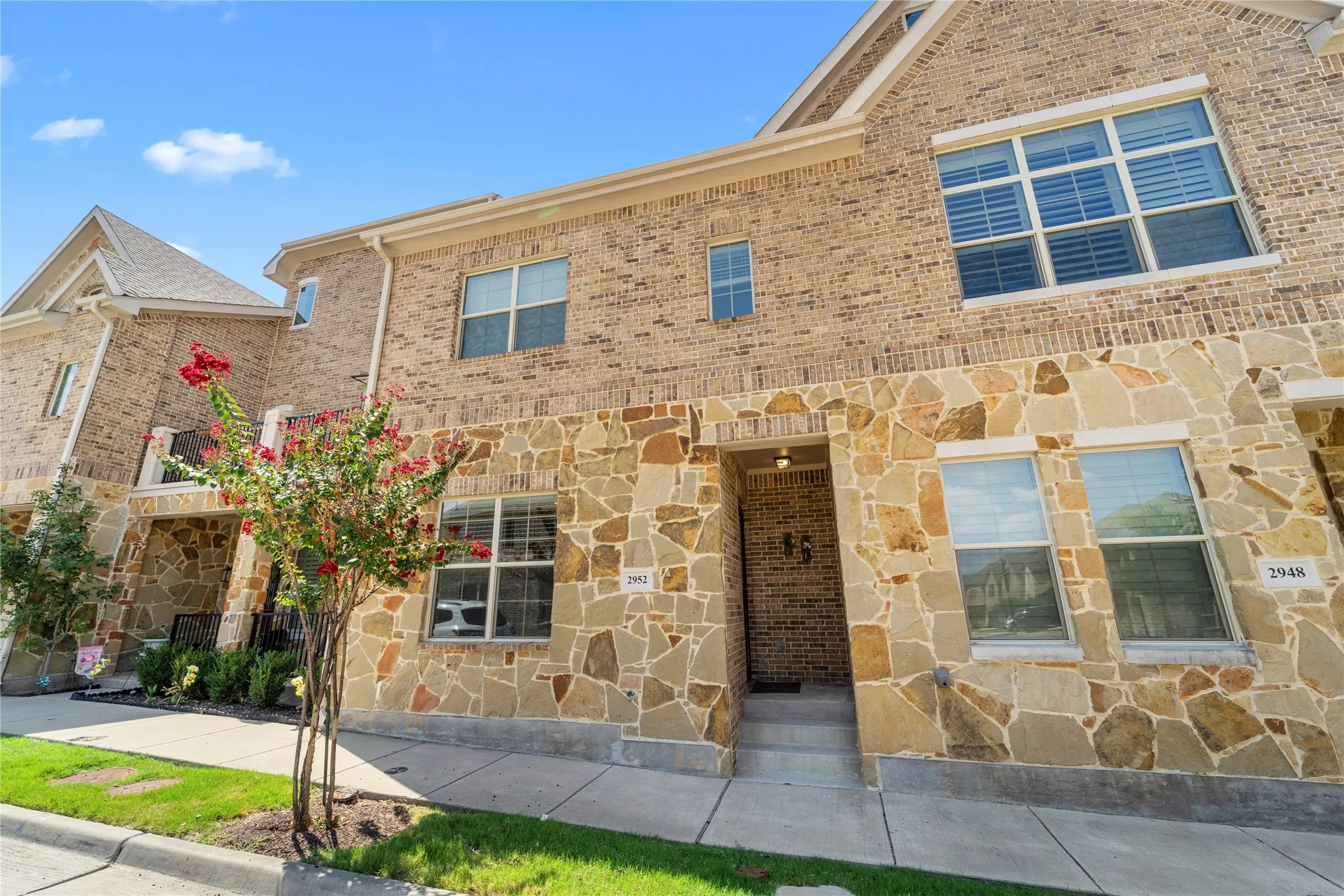 Townhouse For Rent in Denton County , 2952 Sheridan Drive, Carrollton, Texas 75010, 4 Bedroom, 4 Bathroom, 2 Garage spaces, 2,245 Sqft, built in 2018, mls#21339539, Real Estate Agent in Carrollton, Homes For Rent in Denton county, Homes For Rent in Carrollton, Realtor in Carrollton Texas, Real Estate Brokerage Independent Realty Texas, Luminita Cordes Realtor