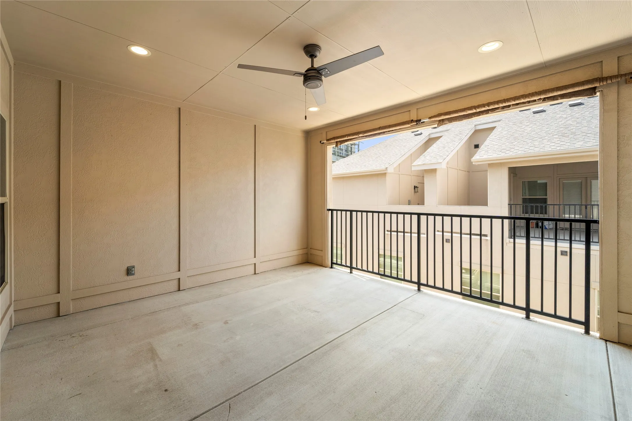 Townhouse For Rent in Denton County , 2952 Sheridan Drive, Carrollton, Texas 75010, 4 Bedroom, 4 Bathroom, 2 Garage spaces, 2,245 Sqft, built in 2018, mls#21339539, Real Estate Agent in Carrollton, Homes For Rent in Denton county, Homes For Rent in Carrollton, Realtor in Carrollton Texas, Real Estate Brokerage Independent Realty Texas, Luminita Cordes Realtor