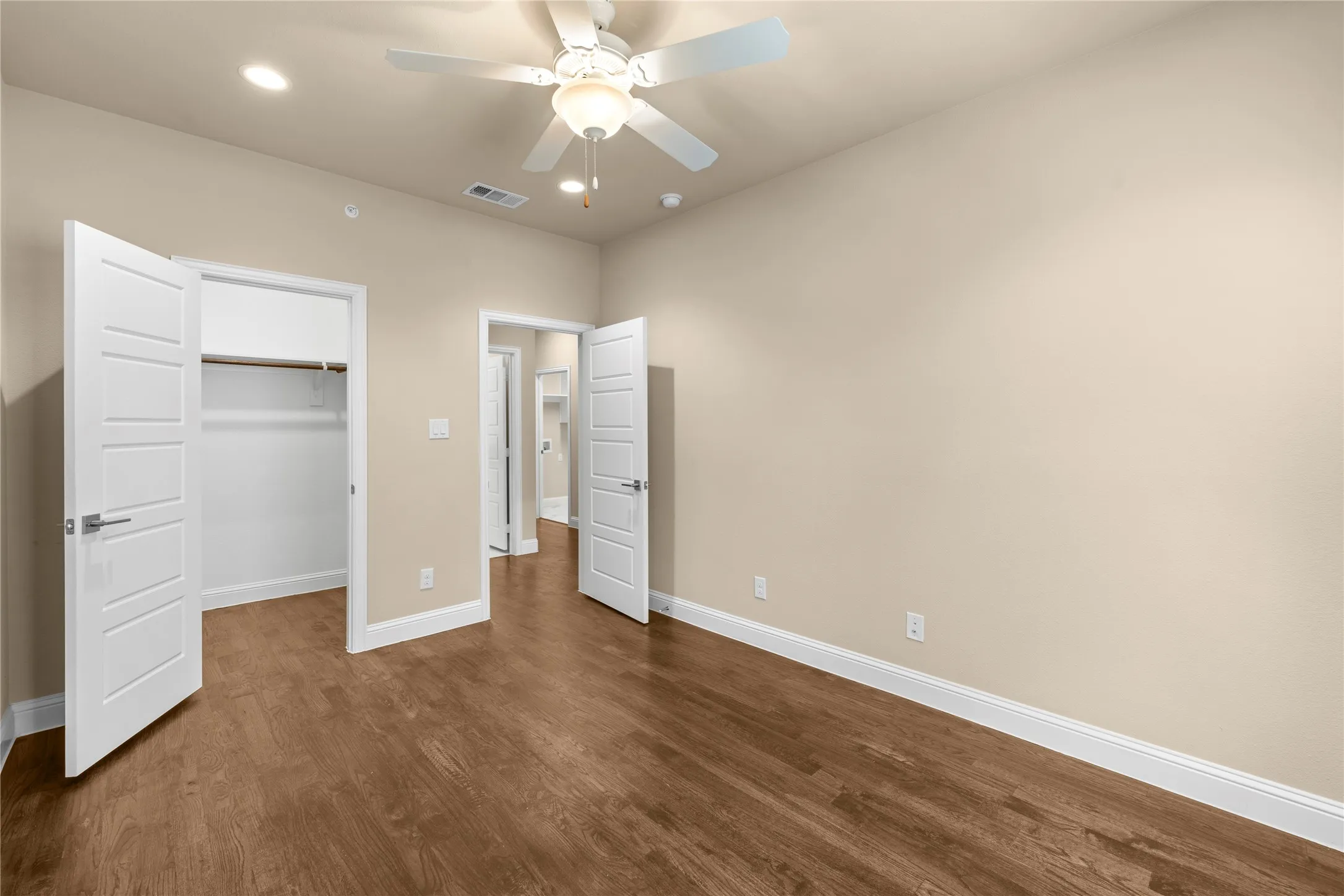 Townhouse For Rent in Denton County , 2952 Sheridan Drive, Carrollton, Texas 75010, 4 Bedroom, 4 Bathroom, 2 Garage spaces, 2,245 Sqft, built in 2018, mls#21339539, Real Estate Agent in Carrollton, Homes For Rent in Denton county, Homes For Rent in Carrollton, Realtor in Carrollton Texas, Real Estate Brokerage Independent Realty Texas, Luminita Cordes Realtor