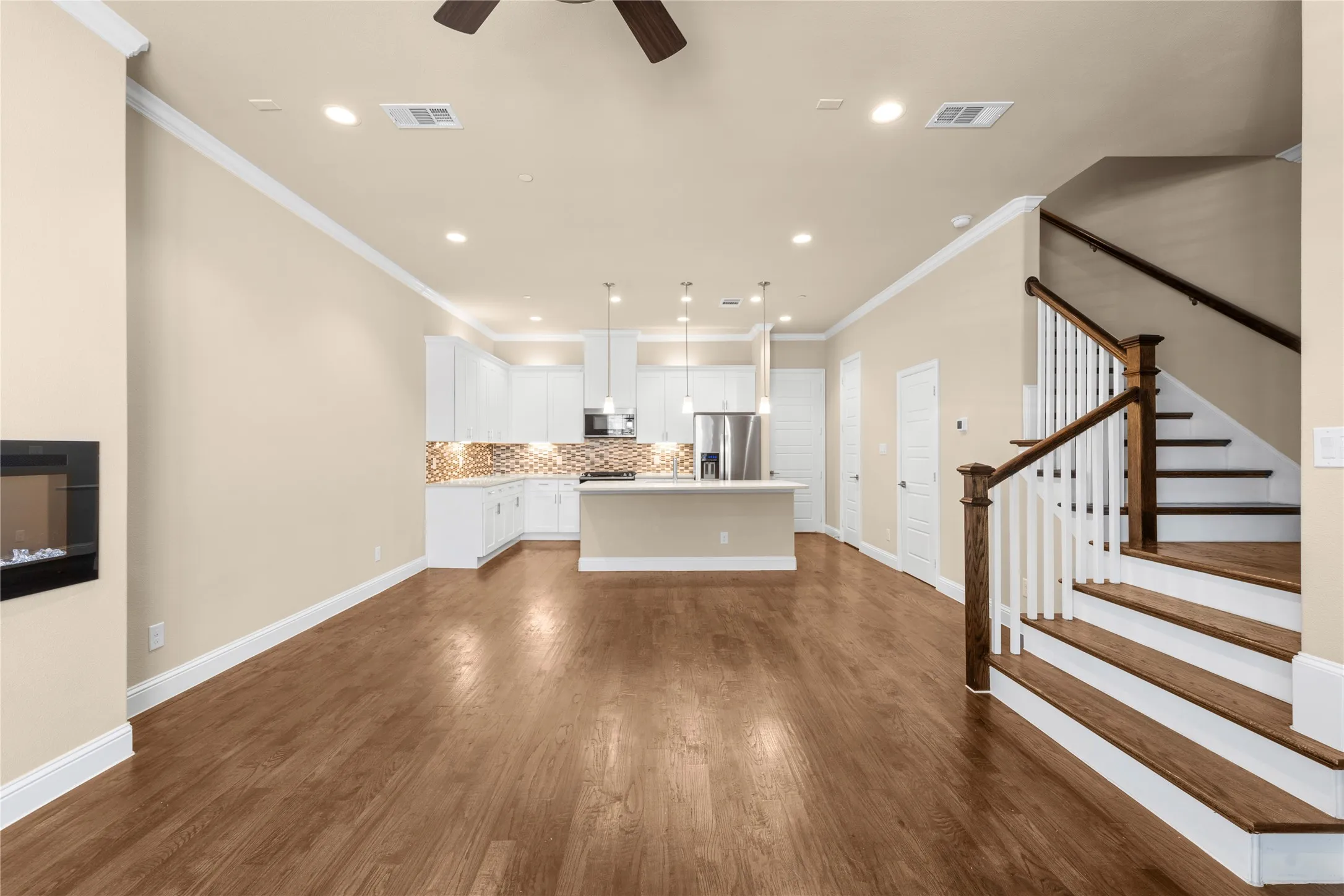 Townhouse For Rent in Denton County , 2952 Sheridan Drive, Carrollton, Texas 75010, 4 Bedroom, 4 Bathroom, 2 Garage spaces, 2,245 Sqft, built in 2018, mls#21339539, Real Estate Agent in Carrollton, Homes For Rent in Denton county, Homes For Rent in Carrollton, Realtor in Carrollton Texas, Real Estate Brokerage Independent Realty Texas, Luminita Cordes Realtor