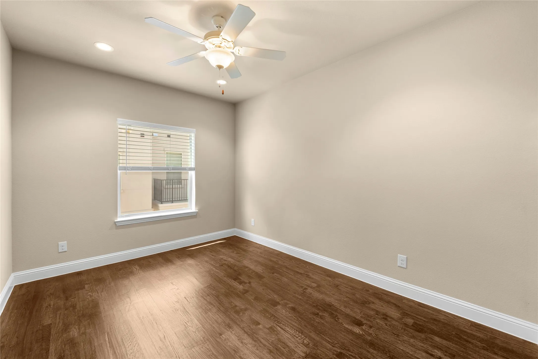 Townhouse For Rent in Denton County , 2952 Sheridan Drive, Carrollton, Texas 75010, 4 Bedroom, 4 Bathroom, 2 Garage spaces, 2,245 Sqft, built in 2018, mls#21339539, Real Estate Agent in Carrollton, Homes For Rent in Denton county, Homes For Rent in Carrollton, Realtor in Carrollton Texas, Real Estate Brokerage Independent Realty Texas, Luminita Cordes Realtor