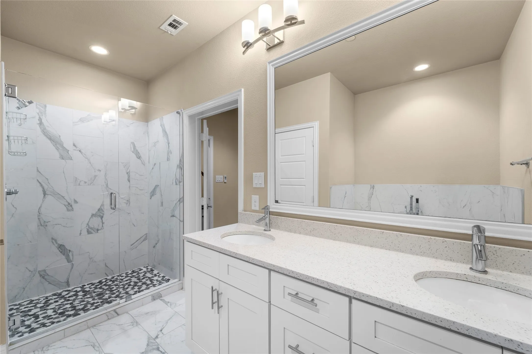 Townhouse For Rent in Denton County , 2952 Sheridan Drive, Carrollton, Texas 75010, 4 Bedroom, 4 Bathroom, 2 Garage spaces, 2,245 Sqft, built in 2018, mls#21339539, Real Estate Agent in Carrollton, Homes For Rent in Denton county, Homes For Rent in Carrollton, Realtor in Carrollton Texas, Real Estate Brokerage Independent Realty Texas, Luminita Cordes Realtor