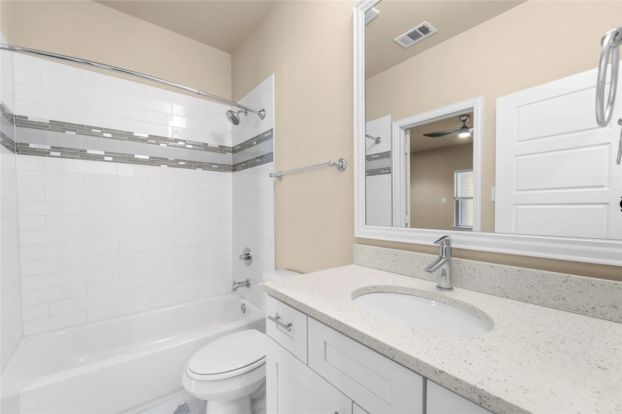 Townhouse For Rent in Denton County , 2952 Sheridan Drive, Carrollton, Texas 75010, 4 Bedroom, 4 Bathroom, 2 Garage spaces, 2,245 Sqft, built in 2018, mls#21339539, Real Estate Agent in Carrollton, Homes For Rent in Denton county, Homes For Rent in Carrollton, Realtor in Carrollton Texas, Real Estate Brokerage Independent Realty Texas, Luminita Cordes Realtor