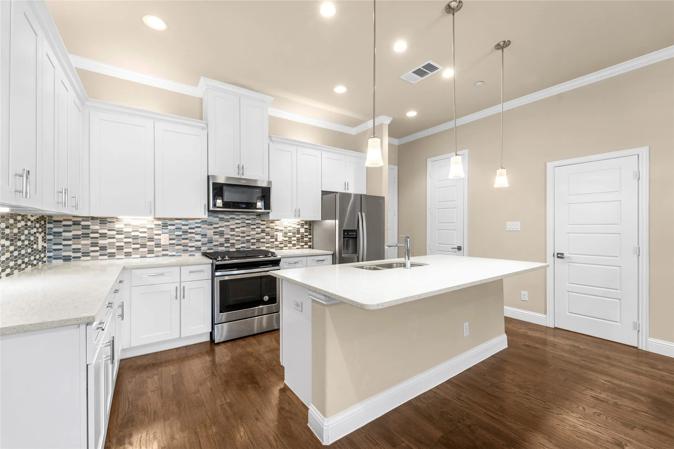 Townhouse For Rent in Denton County , 2952 Sheridan Drive, Carrollton, Texas 75010, 4 Bedroom, 4 Bathroom, 2 Garage spaces, 2,245 Sqft, built in 2018, mls#21339539, Real Estate Agent in Carrollton, Homes For Rent in Denton county, Homes For Rent in Carrollton, Realtor in Carrollton Texas, Real Estate Brokerage Independent Realty Texas, Luminita Cordes Realtor