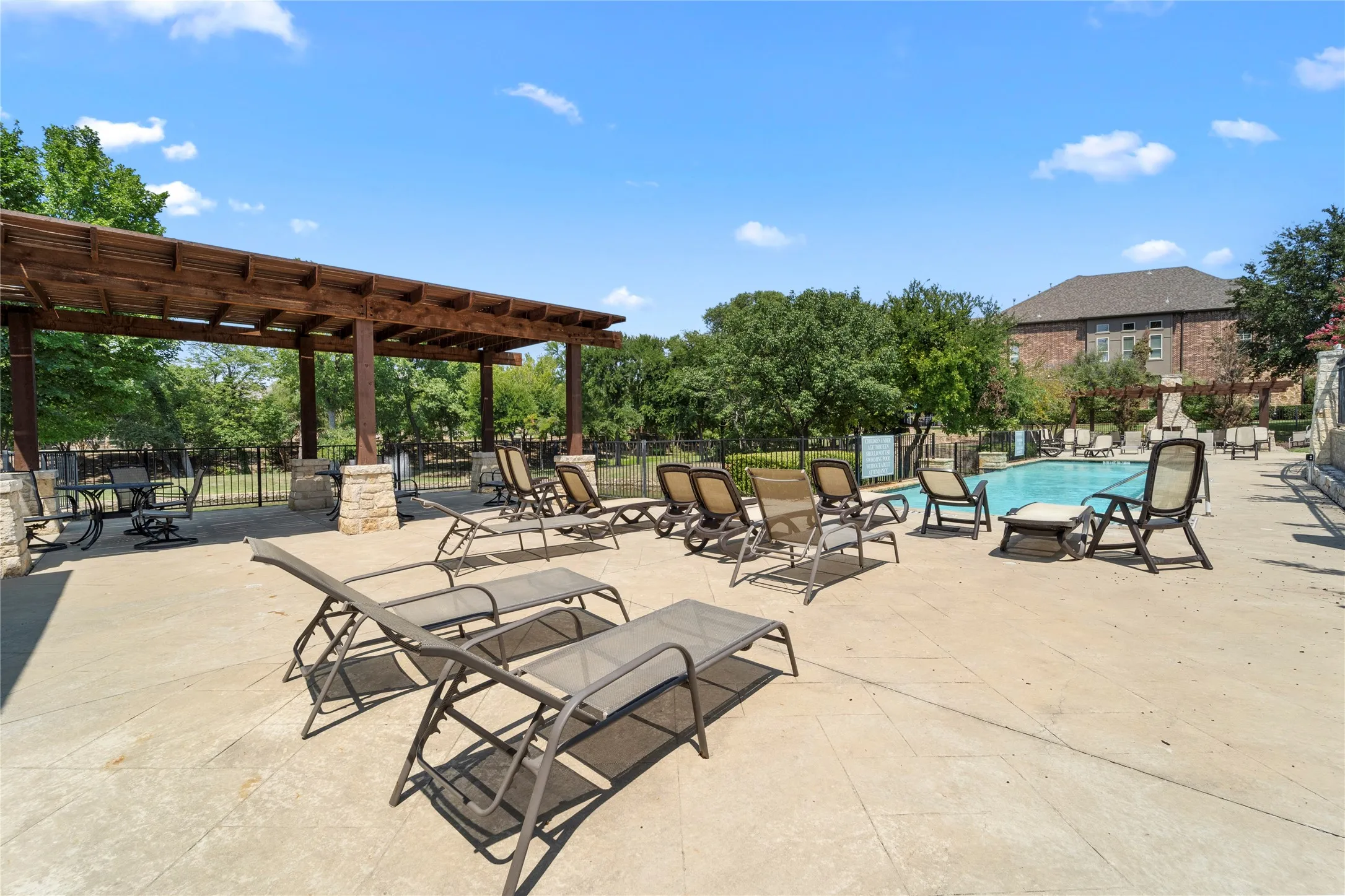 Townhouse For Rent in Denton County , 2952 Sheridan Drive, Carrollton, Texas 75010, 4 Bedroom, 4 Bathroom, 2 Garage spaces, 2,245 Sqft, built in 2018, mls#21339539, Real Estate Agent in Carrollton, Homes For Rent in Denton county, Homes For Rent in Carrollton, Realtor in Carrollton Texas, Real Estate Brokerage Independent Realty Texas, Luminita Cordes Realtor