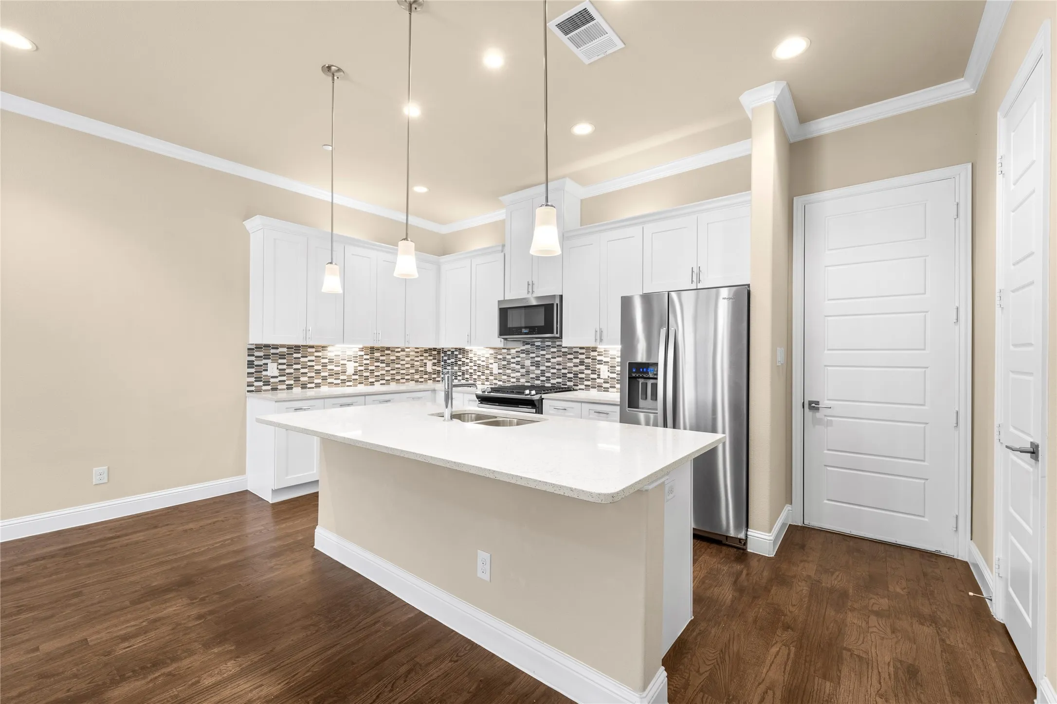 Townhouse For Rent in Denton County , 2952 Sheridan Drive, Carrollton, Texas 75010, 4 Bedroom, 4 Bathroom, 2 Garage spaces, 2,245 Sqft, built in 2018, mls#21339539, Real Estate Agent in Carrollton, Homes For Rent in Denton county, Homes For Rent in Carrollton, Realtor in Carrollton Texas, Real Estate Brokerage Independent Realty Texas, Luminita Cordes Realtor