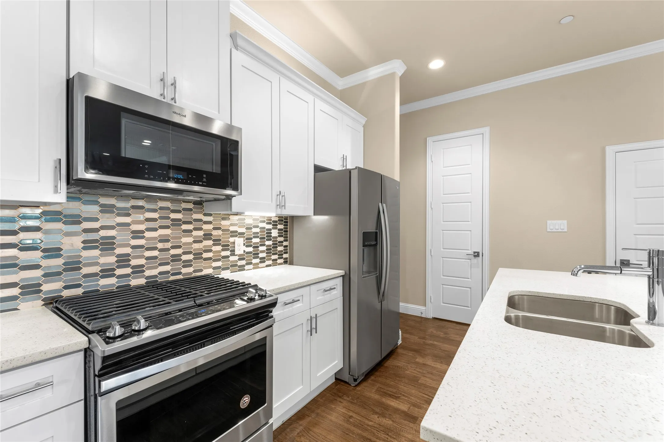 Townhouse For Rent in Denton County , 2952 Sheridan Drive, Carrollton, Texas 75010, 4 Bedroom, 4 Bathroom, 2 Garage spaces, 2,245 Sqft, built in 2018, mls#21339539, Real Estate Agent in Carrollton, Homes For Rent in Denton county, Homes For Rent in Carrollton, Realtor in Carrollton Texas, Real Estate Brokerage Independent Realty Texas, Luminita Cordes Realtor