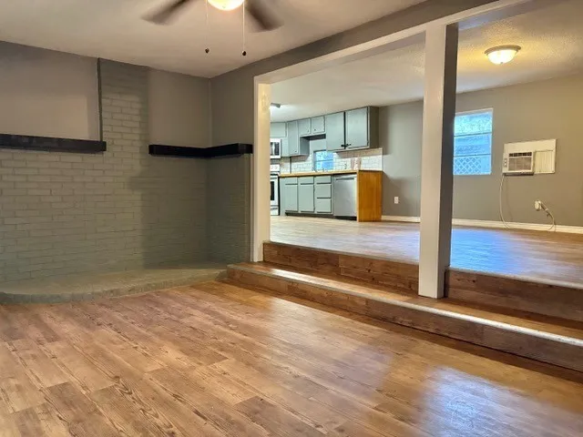 Single Family Residence For Sale in Hunt County , 9553 Amy Drive, Hawk Cove, Texas 75474, 3 Bedroom, 3 Bathroom, Garage spaces, 1,368 Sqft, built in 1956, mls#21337778, Real Estate Agent in Hawk Cove, Homes For Sale in Hunt county, Homes For Sale in Hawk Cove, Realtor in Hawk Cove Texas, Real Estate Brokerage Independent Realty Texas, Luminita Cordes Realtor