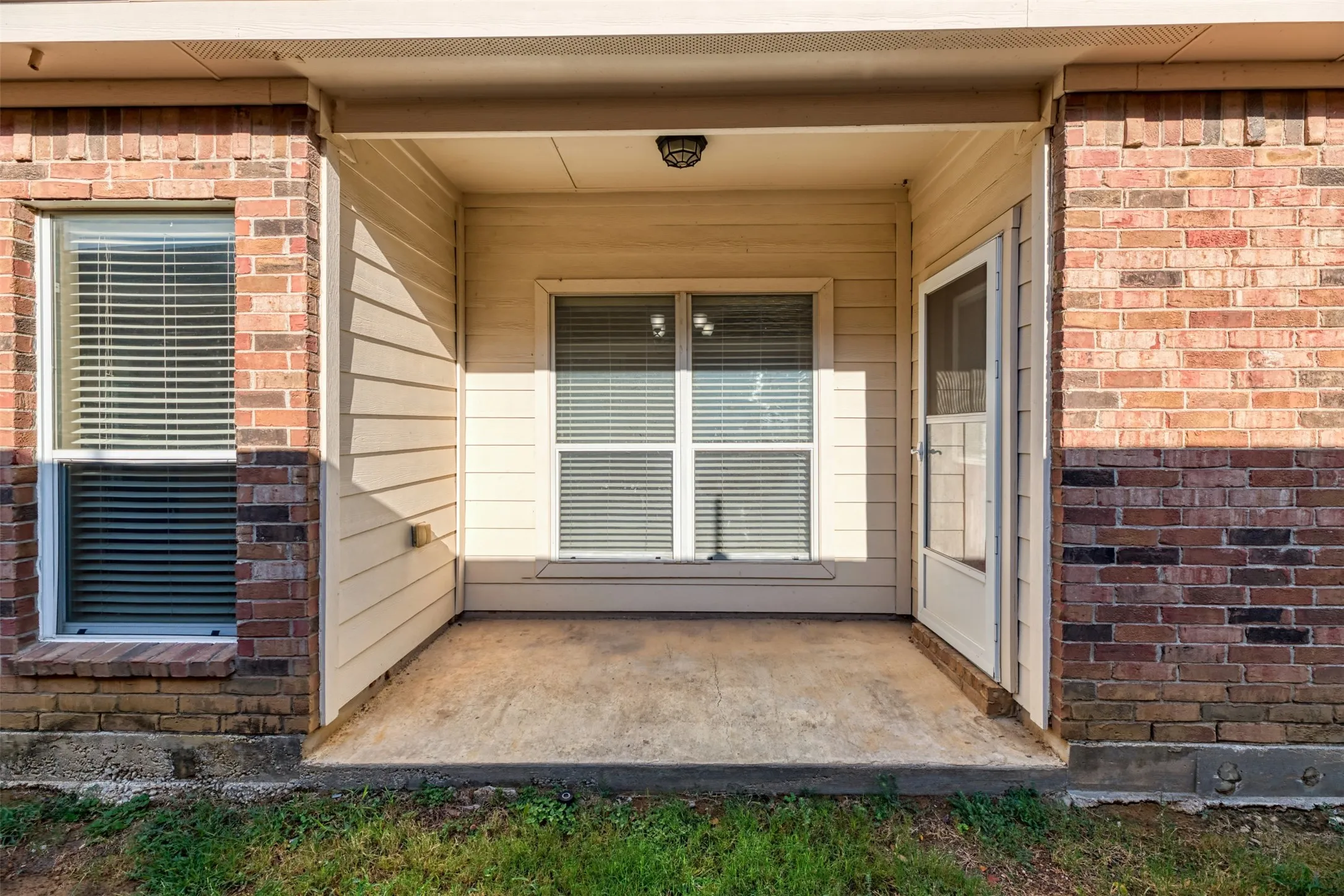 Duplex For Rent in Tarrant County , 1405 Piedmont Drive, Mansfield, Texas 76063, 3 Bedroom, 2 Bathroom, 2 Garage spaces, 1,181 Sqft, built in 2007, mls#21339572, Real Estate Agent in Mansfield, Homes For Rent in Tarrant county, Homes For Rent in Mansfield, Realtor in Mansfield Texas, Real Estate Brokerage Independent Realty Texas, Luminita Cordes Realtor