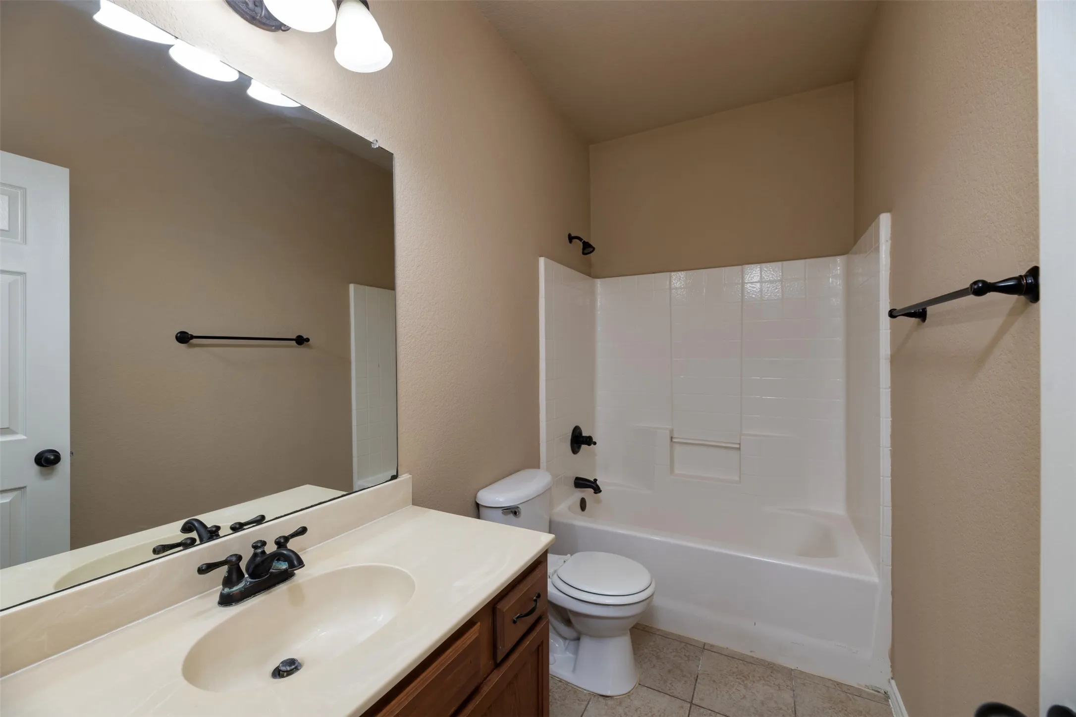 Duplex For Rent in Tarrant County , 1405 Piedmont Drive, Mansfield, Texas 76063, 3 Bedroom, 2 Bathroom, 2 Garage spaces, 1,181 Sqft, built in 2007, mls#21339572, Real Estate Agent in Mansfield, Homes For Rent in Tarrant county, Homes For Rent in Mansfield, Realtor in Mansfield Texas, Real Estate Brokerage Independent Realty Texas, Luminita Cordes Realtor