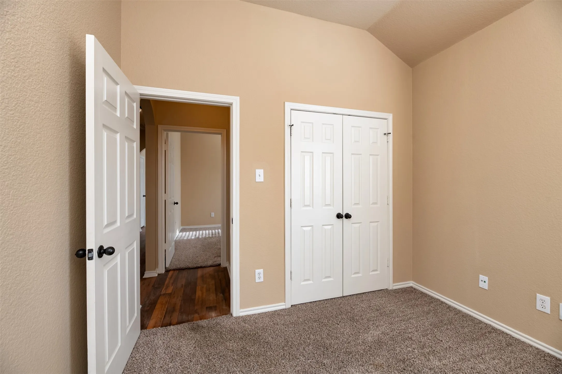 Duplex For Rent in Tarrant County , 1405 Piedmont Drive, Mansfield, Texas 76063, 3 Bedroom, 2 Bathroom, 2 Garage spaces, 1,181 Sqft, built in 2007, mls#21339572, Real Estate Agent in Mansfield, Homes For Rent in Tarrant county, Homes For Rent in Mansfield, Realtor in Mansfield Texas, Real Estate Brokerage Independent Realty Texas, Luminita Cordes Realtor