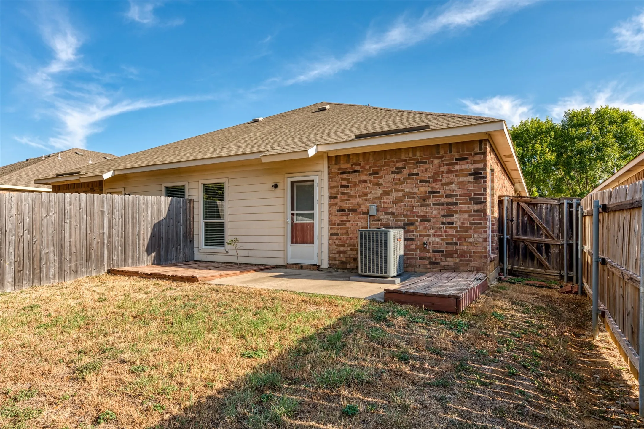 Duplex For Rent in Tarrant County , 1405 Piedmont Drive, Mansfield, Texas 76063, 3 Bedroom, 2 Bathroom, 2 Garage spaces, 1,181 Sqft, built in 2007, mls#21339572, Real Estate Agent in Mansfield, Homes For Rent in Tarrant county, Homes For Rent in Mansfield, Realtor in Mansfield Texas, Real Estate Brokerage Independent Realty Texas, Luminita Cordes Realtor