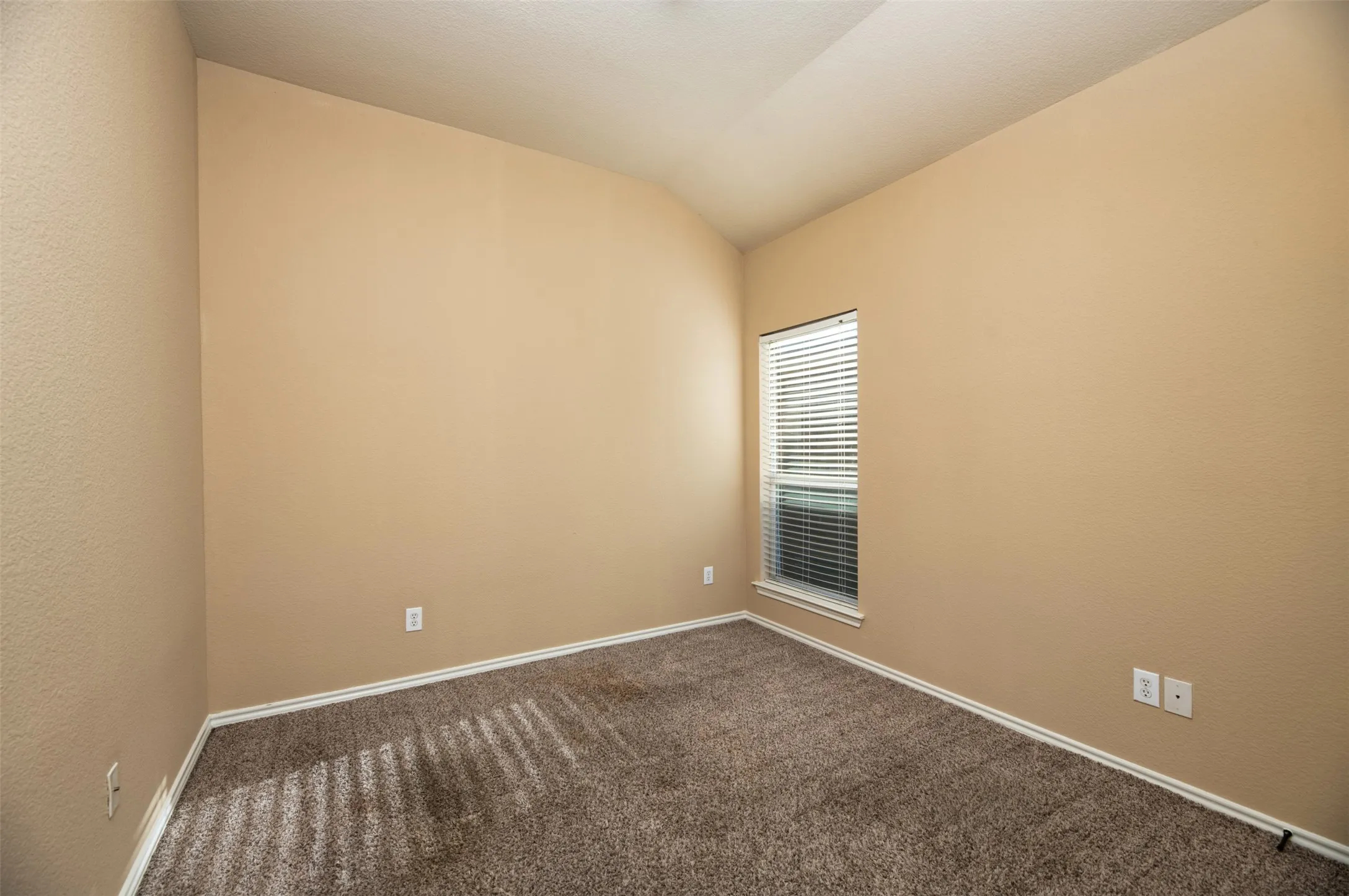 Duplex For Rent in Tarrant County , 1405 Piedmont Drive, Mansfield, Texas 76063, 3 Bedroom, 2 Bathroom, 2 Garage spaces, 1,181 Sqft, built in 2007, mls#21339572, Real Estate Agent in Mansfield, Homes For Rent in Tarrant county, Homes For Rent in Mansfield, Realtor in Mansfield Texas, Real Estate Brokerage Independent Realty Texas, Luminita Cordes Realtor