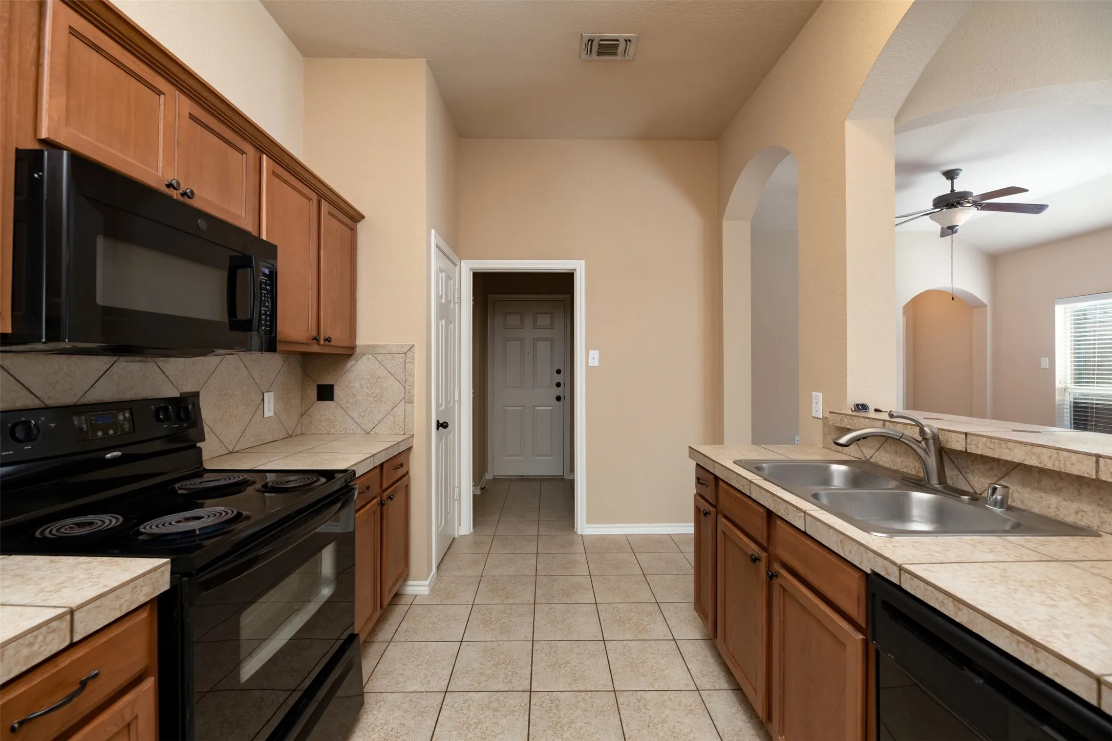 Duplex For Rent in Tarrant County , 1405 Piedmont Drive, Mansfield, Texas 76063, 3 Bedroom, 2 Bathroom, 2 Garage spaces, 1,181 Sqft, built in 2007, mls#21339572, Real Estate Agent in Mansfield, Homes For Rent in Tarrant county, Homes For Rent in Mansfield, Realtor in Mansfield Texas, Real Estate Brokerage Independent Realty Texas, Luminita Cordes Realtor