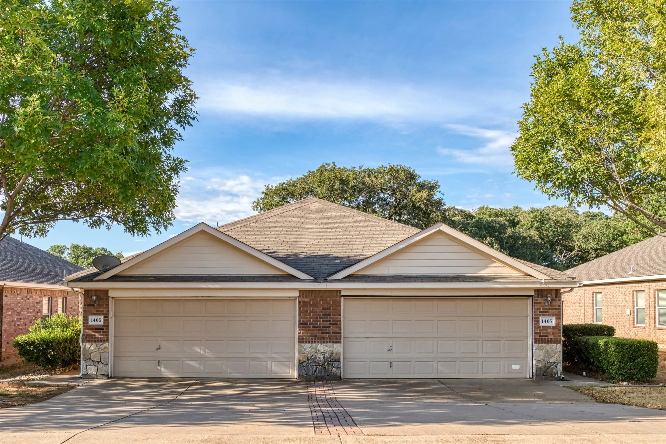 Duplex For Rent in Tarrant County , 1405 Piedmont Drive, Mansfield, Texas 76063, 3 Bedroom, 2 Bathroom, 2 Garage spaces, 1,181 Sqft, built in 2007, mls#21339572, Real Estate Agent in Mansfield, Homes For Rent in Tarrant county, Homes For Rent in Mansfield, Realtor in Mansfield Texas, Real Estate Brokerage Independent Realty Texas, Luminita Cordes Realtor