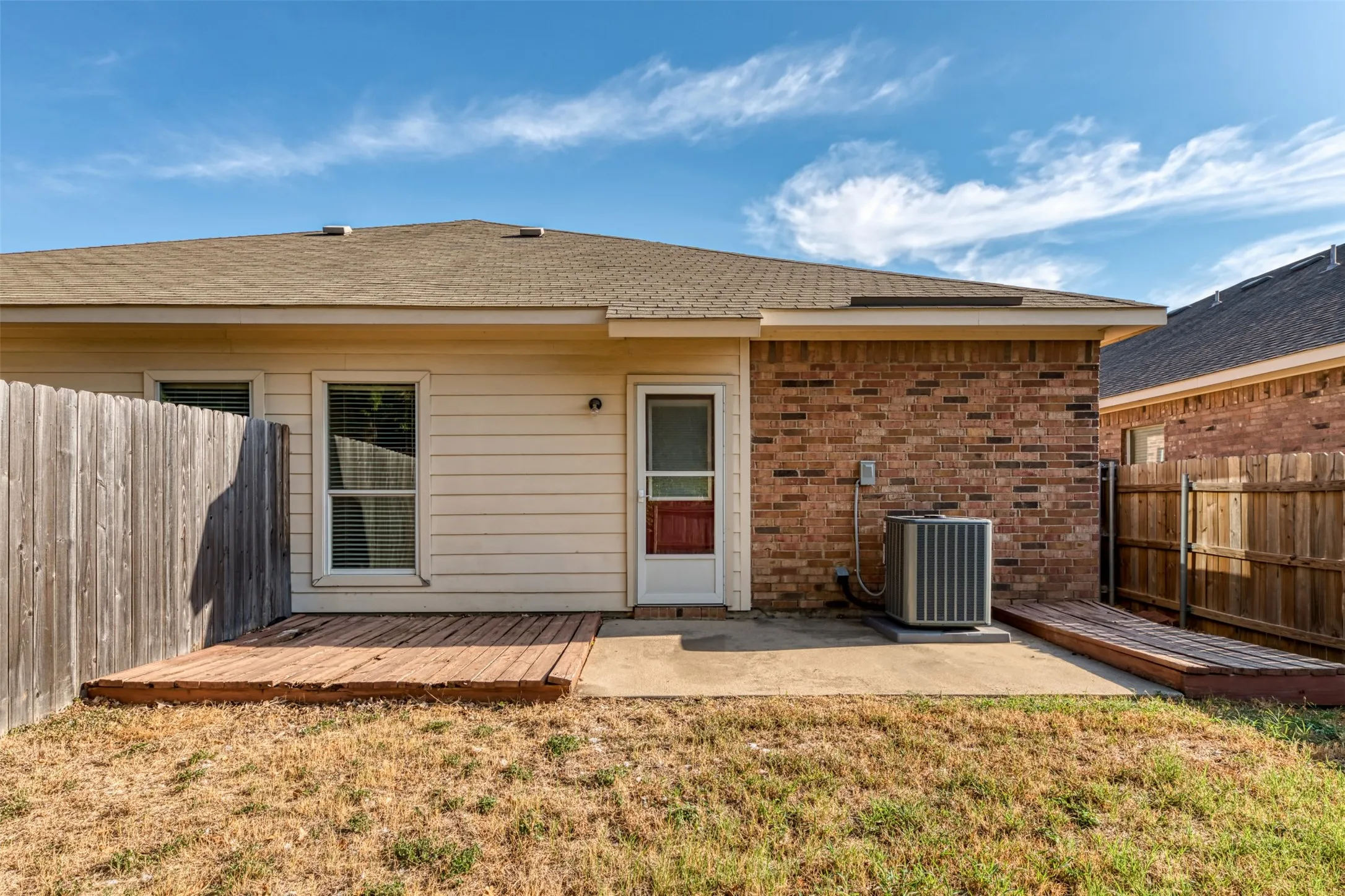 Duplex For Rent in Tarrant County , 1405 Piedmont Drive, Mansfield, Texas 76063, 3 Bedroom, 2 Bathroom, 2 Garage spaces, 1,181 Sqft, built in 2007, mls#21339572, Real Estate Agent in Mansfield, Homes For Rent in Tarrant county, Homes For Rent in Mansfield, Realtor in Mansfield Texas, Real Estate Brokerage Independent Realty Texas, Luminita Cordes Realtor